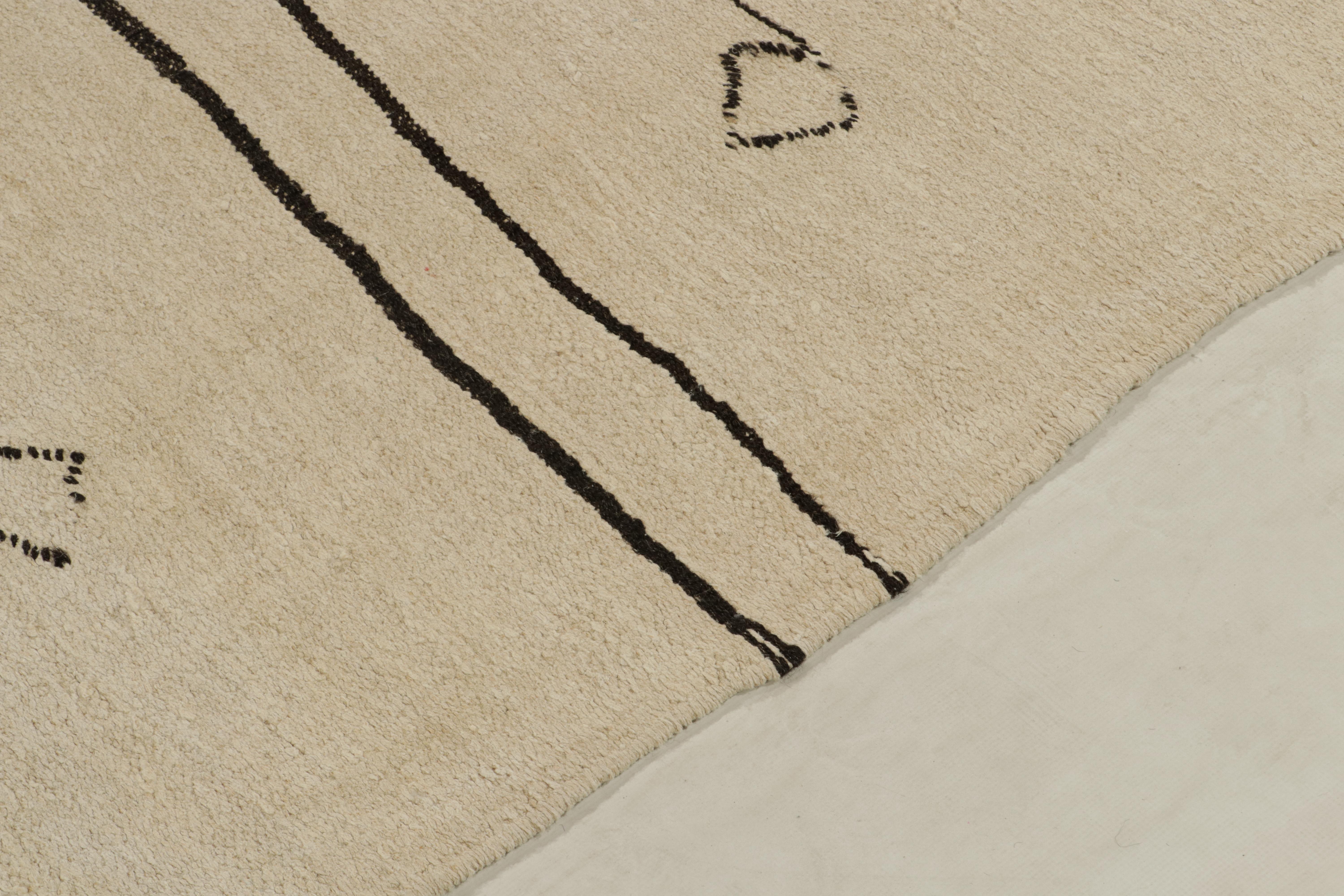 Vintage-Kelim-Teppich in Weiß mit schwarzen Streifen und Stammesmuster von Teppich & Kelim (Mitte des 20. Jahrhunderts) im Angebot