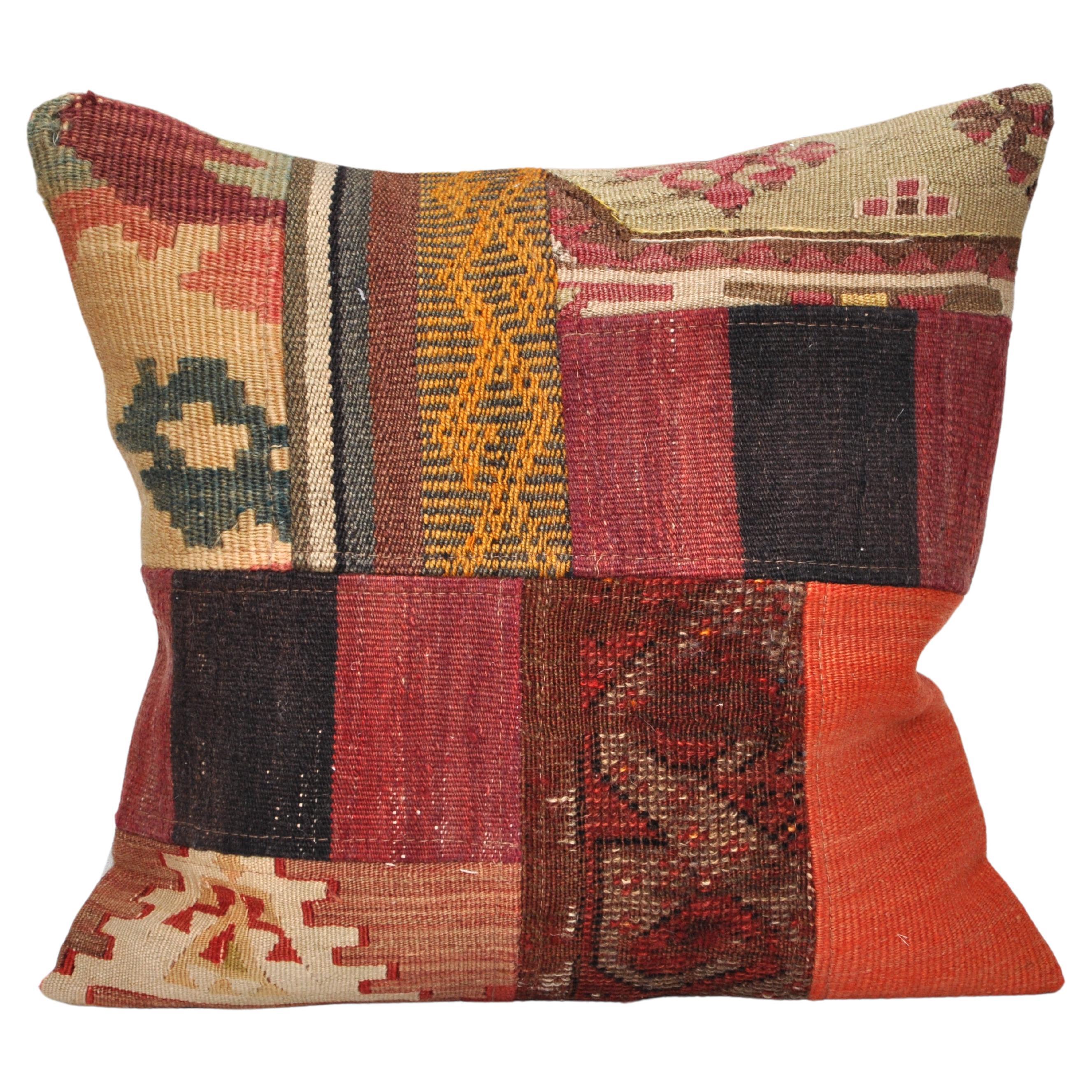 Rug & Kilim Vintage Coussin Patchwork avec Lin Irlandais Rouge Jaune Noir en vente