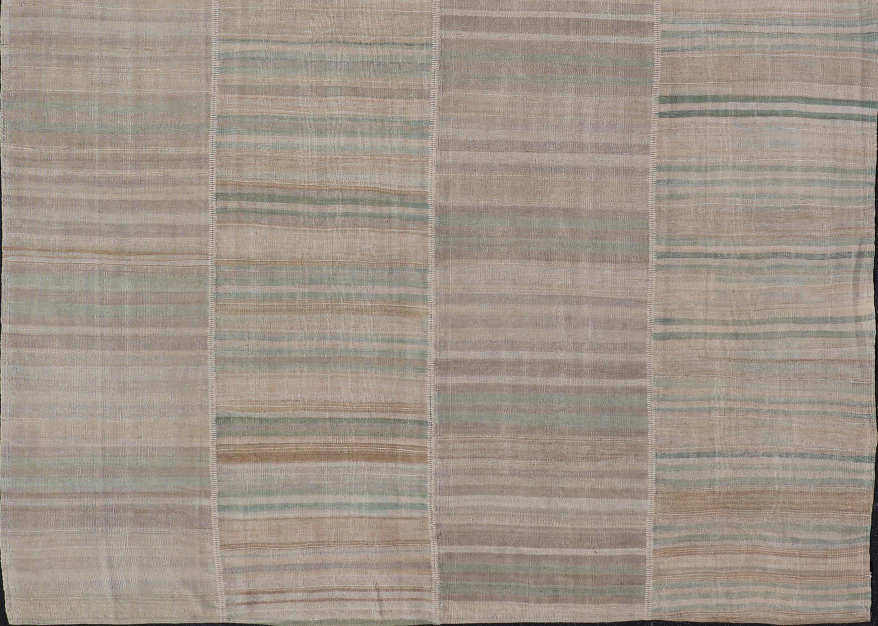 Alfombra Kilim Vintage Con Rayas Tierras Suaves y Sutiles Acentos Pasteles 10' X 13' Tejido a mano en venta