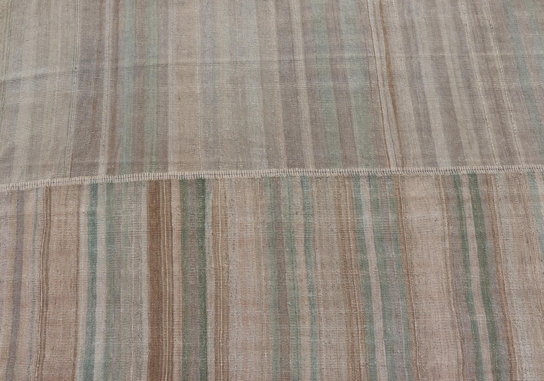Alfombra Kilim Vintage Con Rayas Tierras Suaves y Sutiles Acentos Pasteles 10' X 13' en venta 2