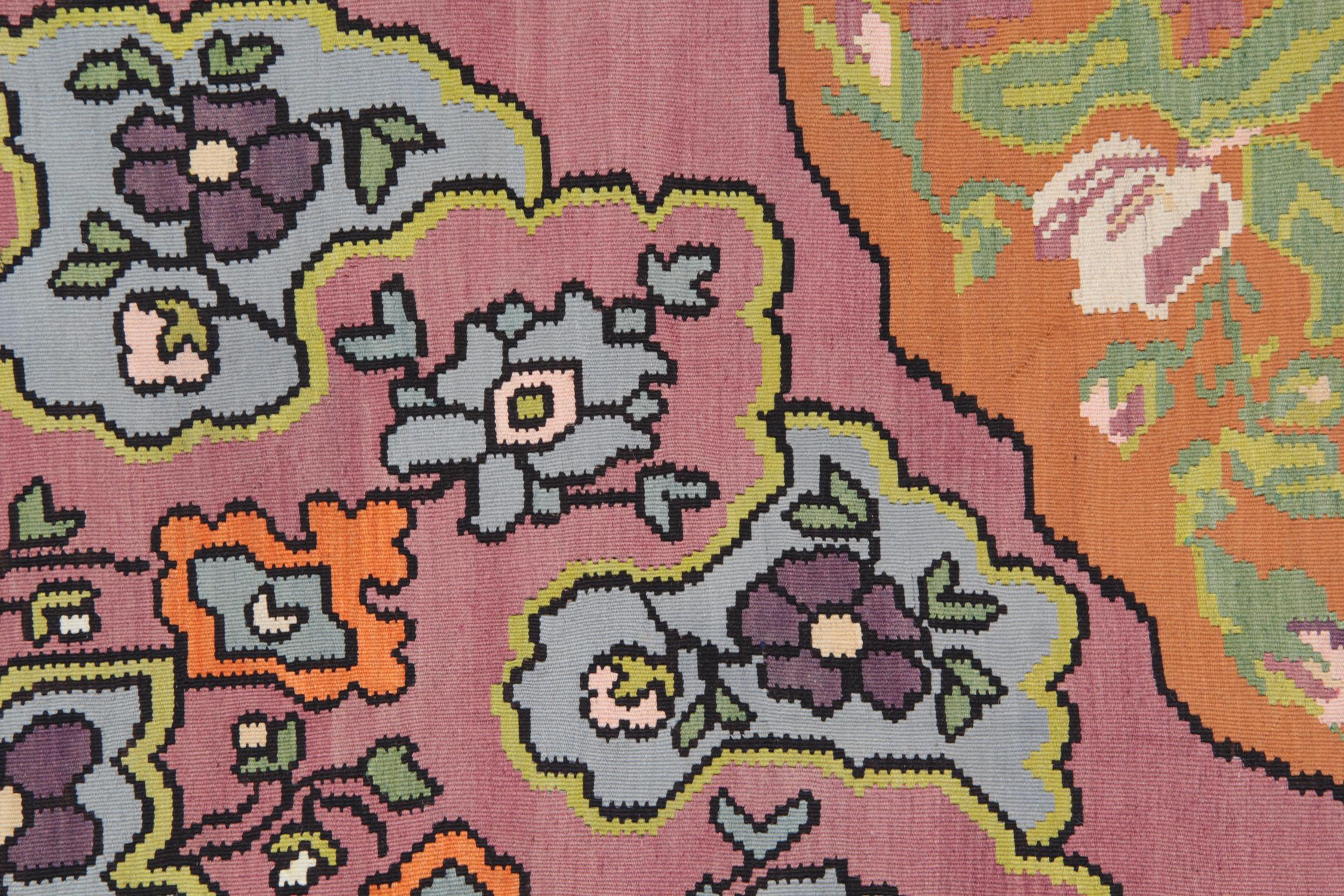 Floraler Vintage-Teppich, orientalische Kelim-Teppiche, handgefertigter traditioneller Kelims-Teppich  (Handgeknüpft) im Angebot