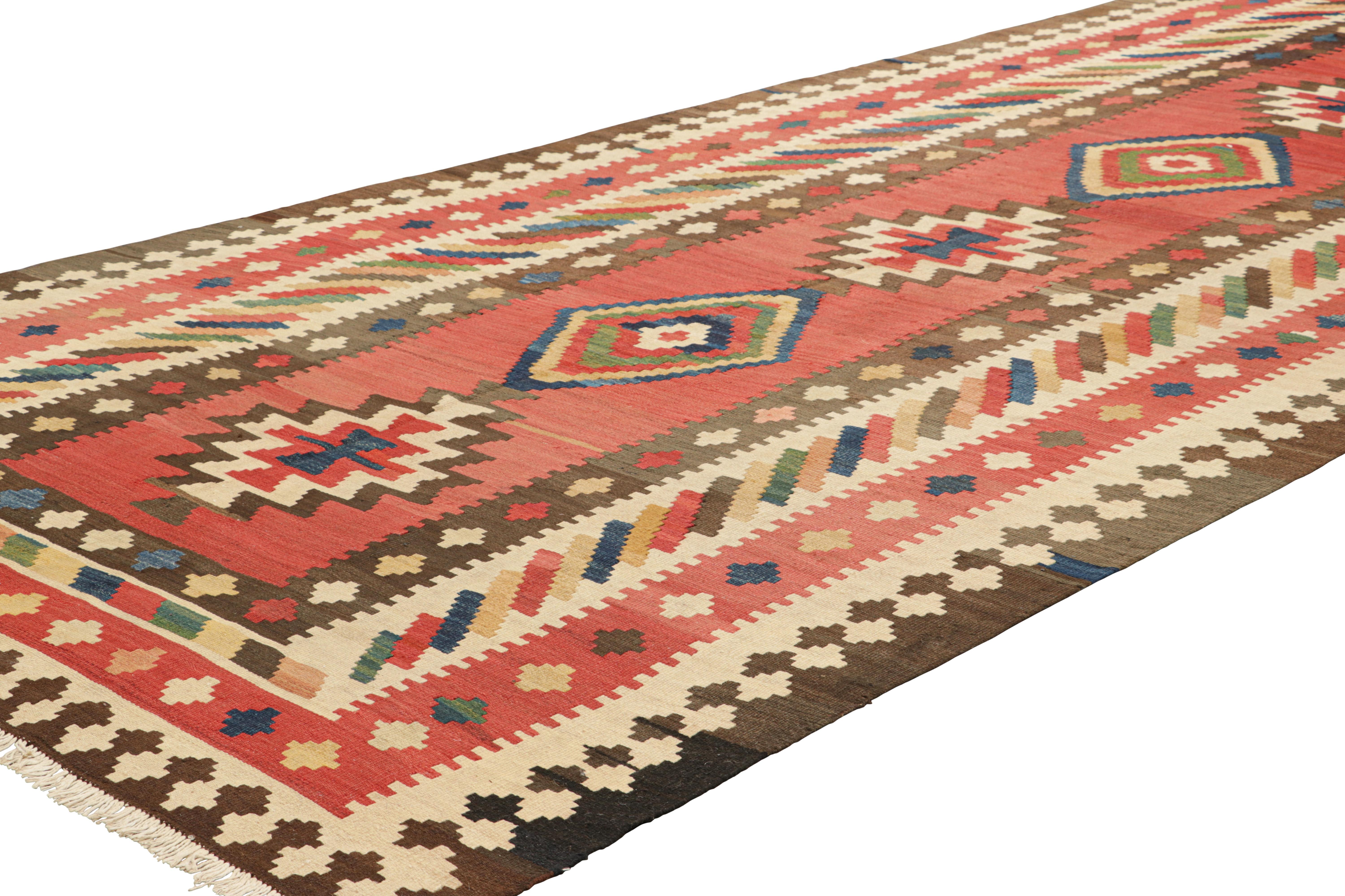Tribale Runner Kilim vintage in rosso con medaglioni geometrici, da Rug & Kilim in vendita