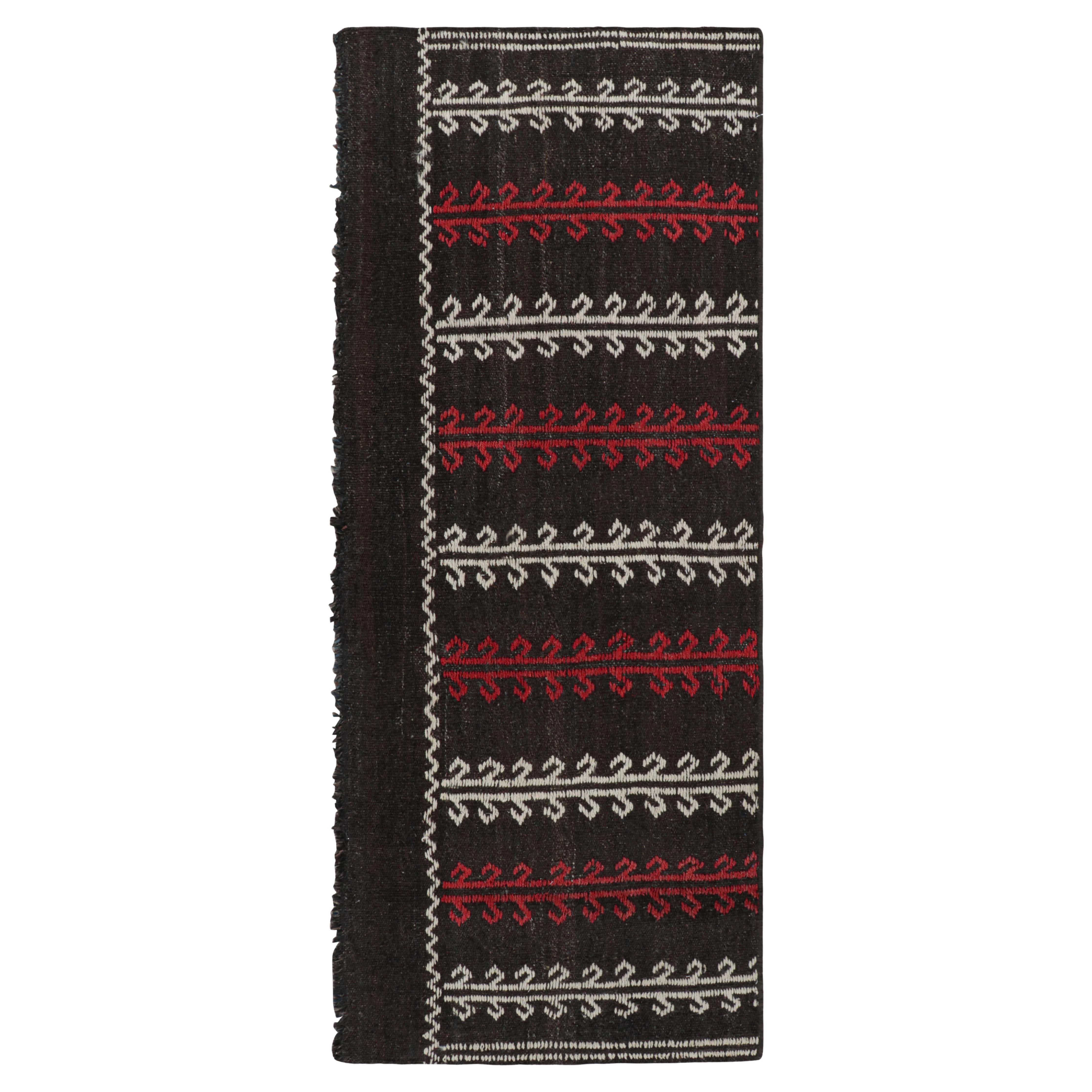 Vintage Kilim Tischläufer in Brown mit geometrischen Mustern, von Rug & Kilim