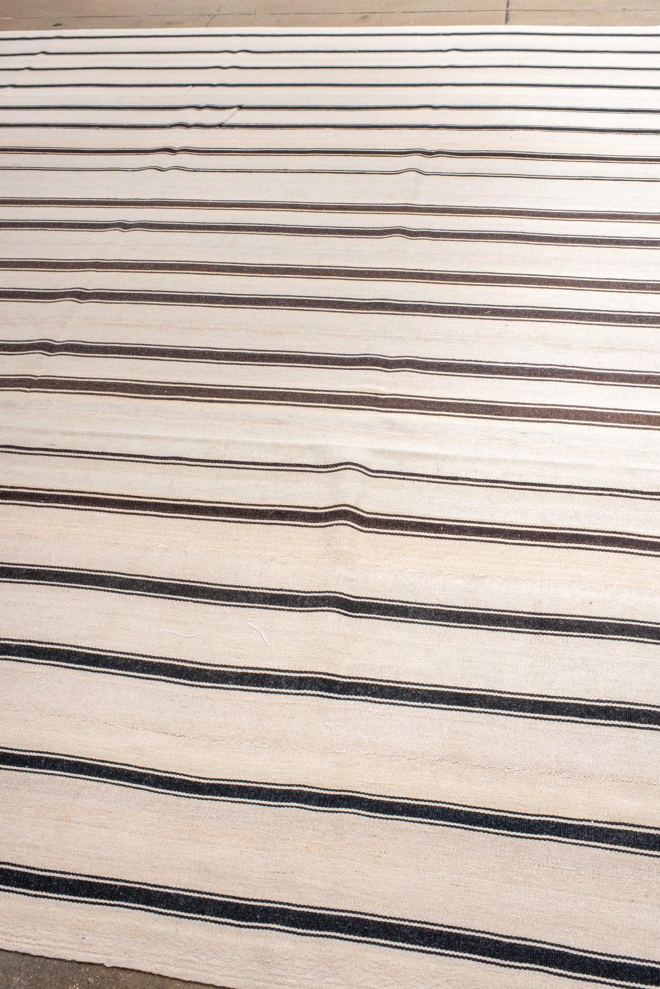 Turc Kilim vintage avec rayures anthracites