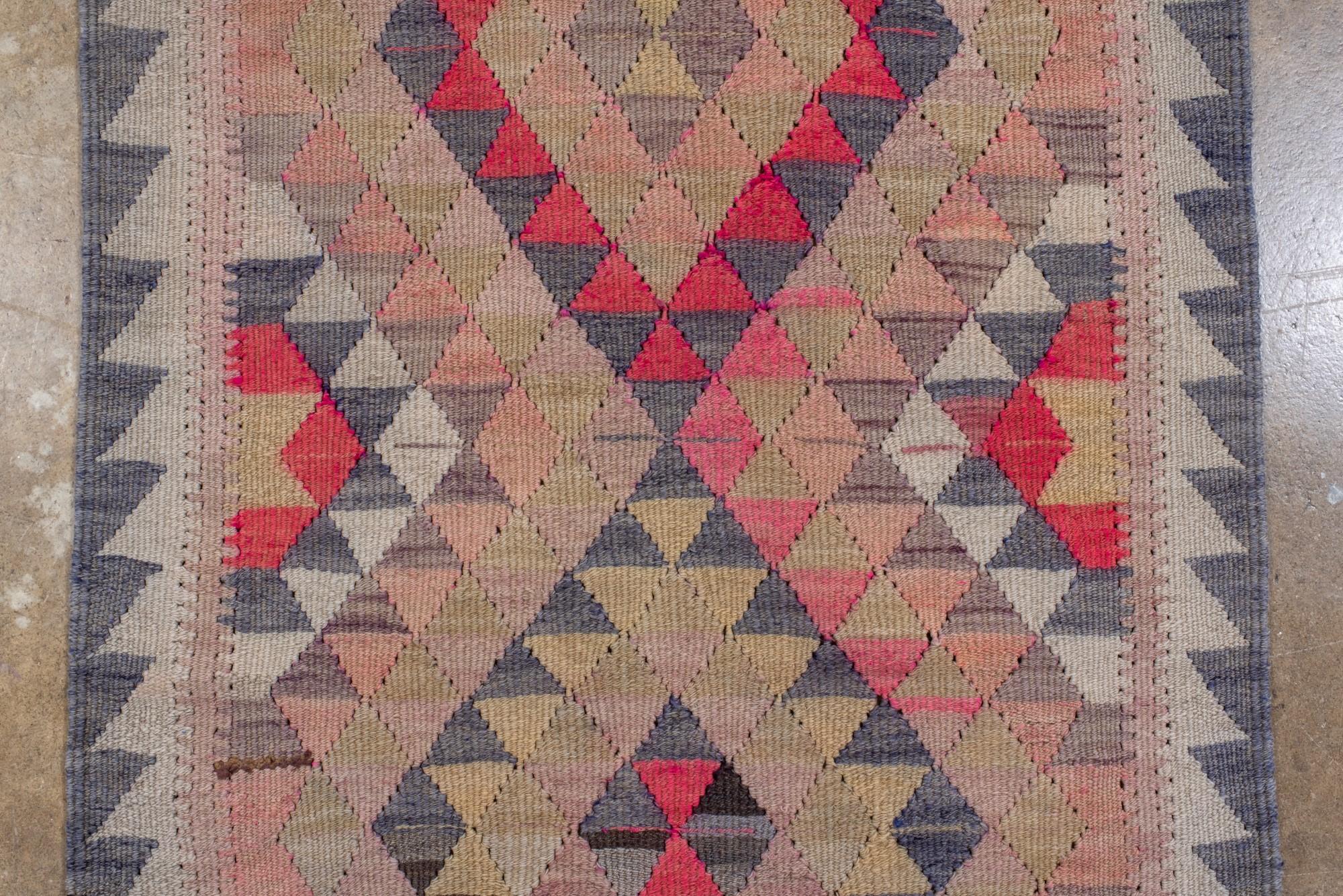 Kilim vintage con dibujo animado en Bueno estado para la venta en New York, NY