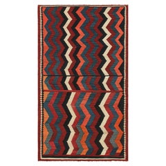 Vintage-Kelim mit roten, blauen und weißen Chevrons, von Rug & Kilim