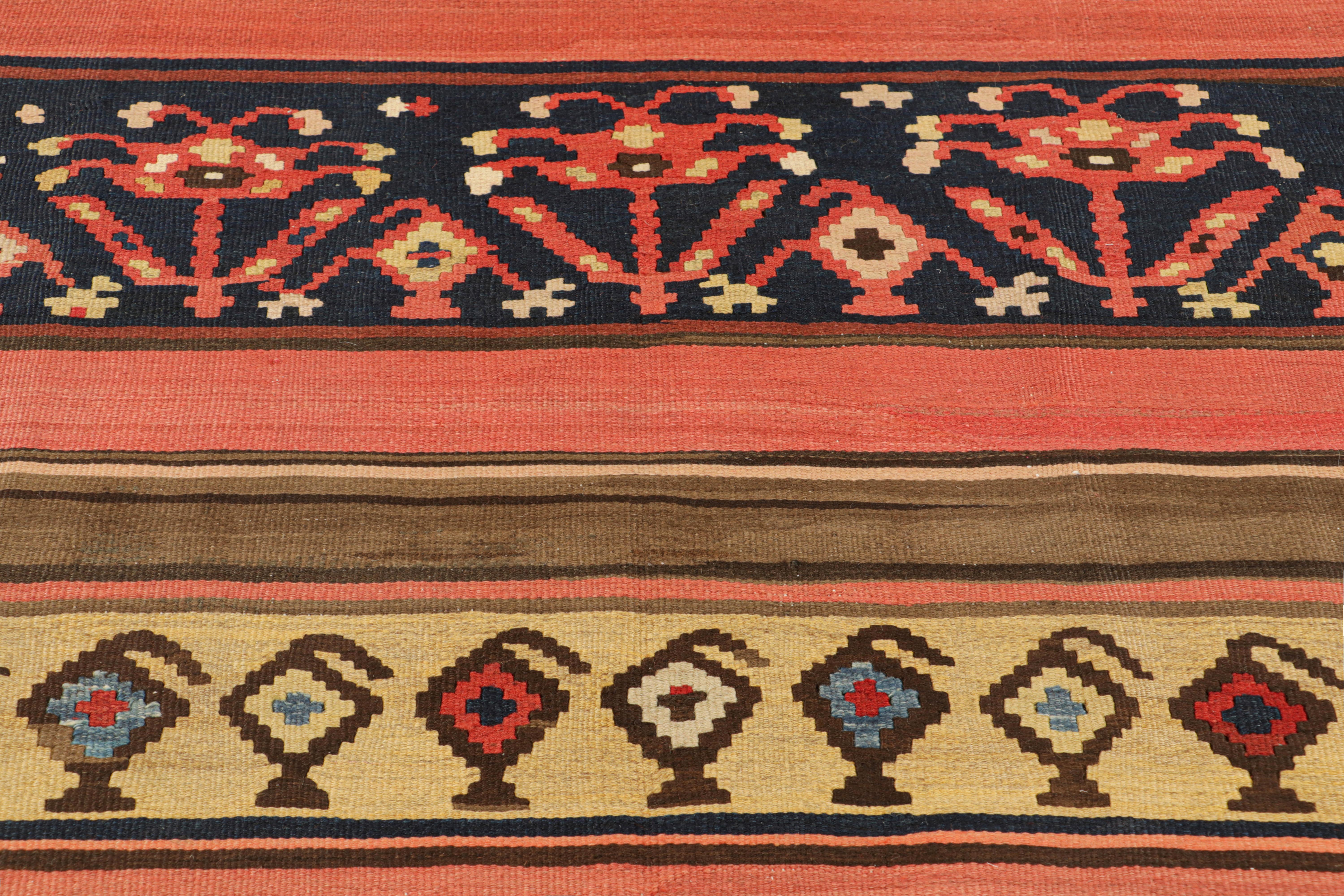 Kilim vintage con rayas y motivos geométricos, de Rug & Kilim Tribal en venta