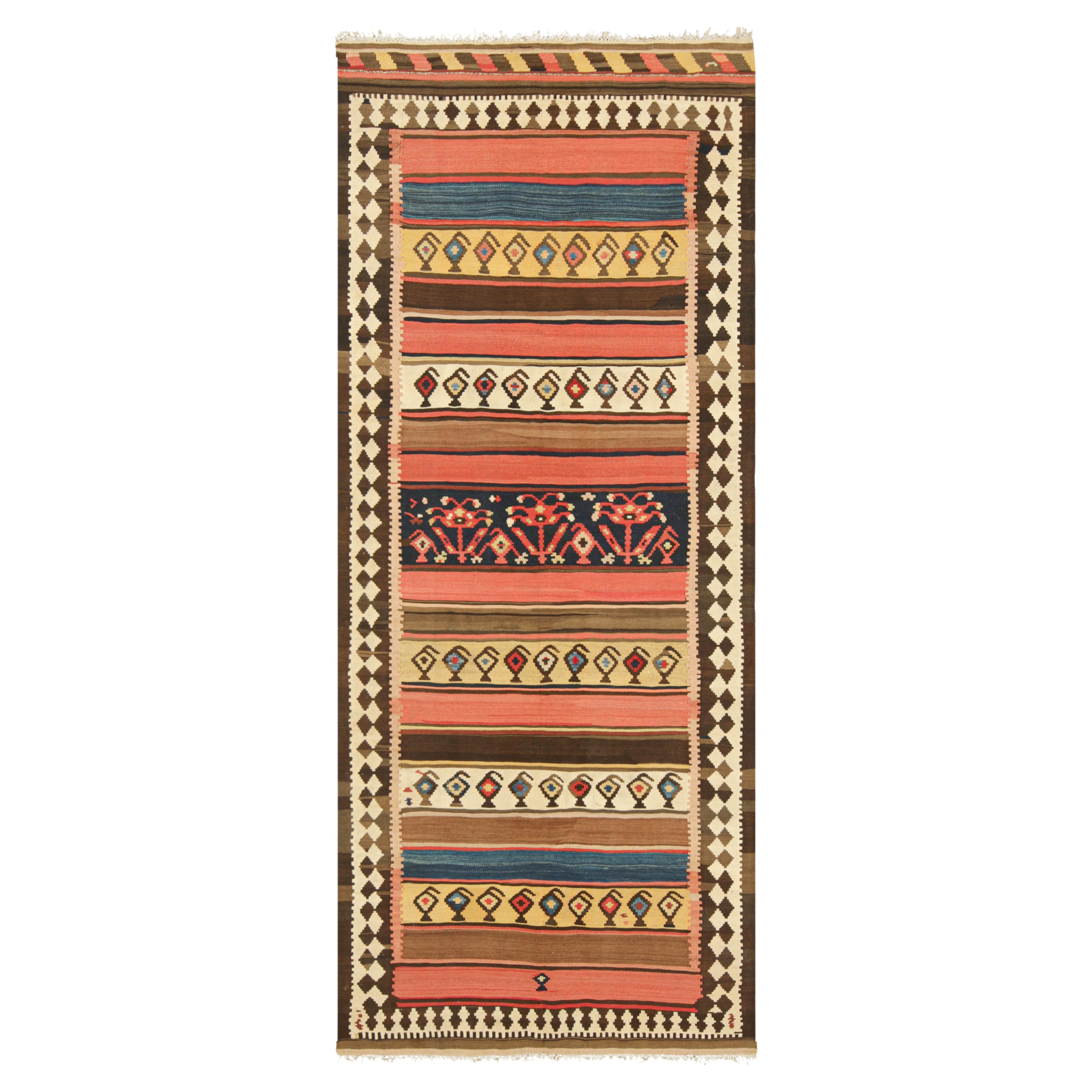 Kilim vintage à rayures et motifs géométriques, de Rug & Kilim