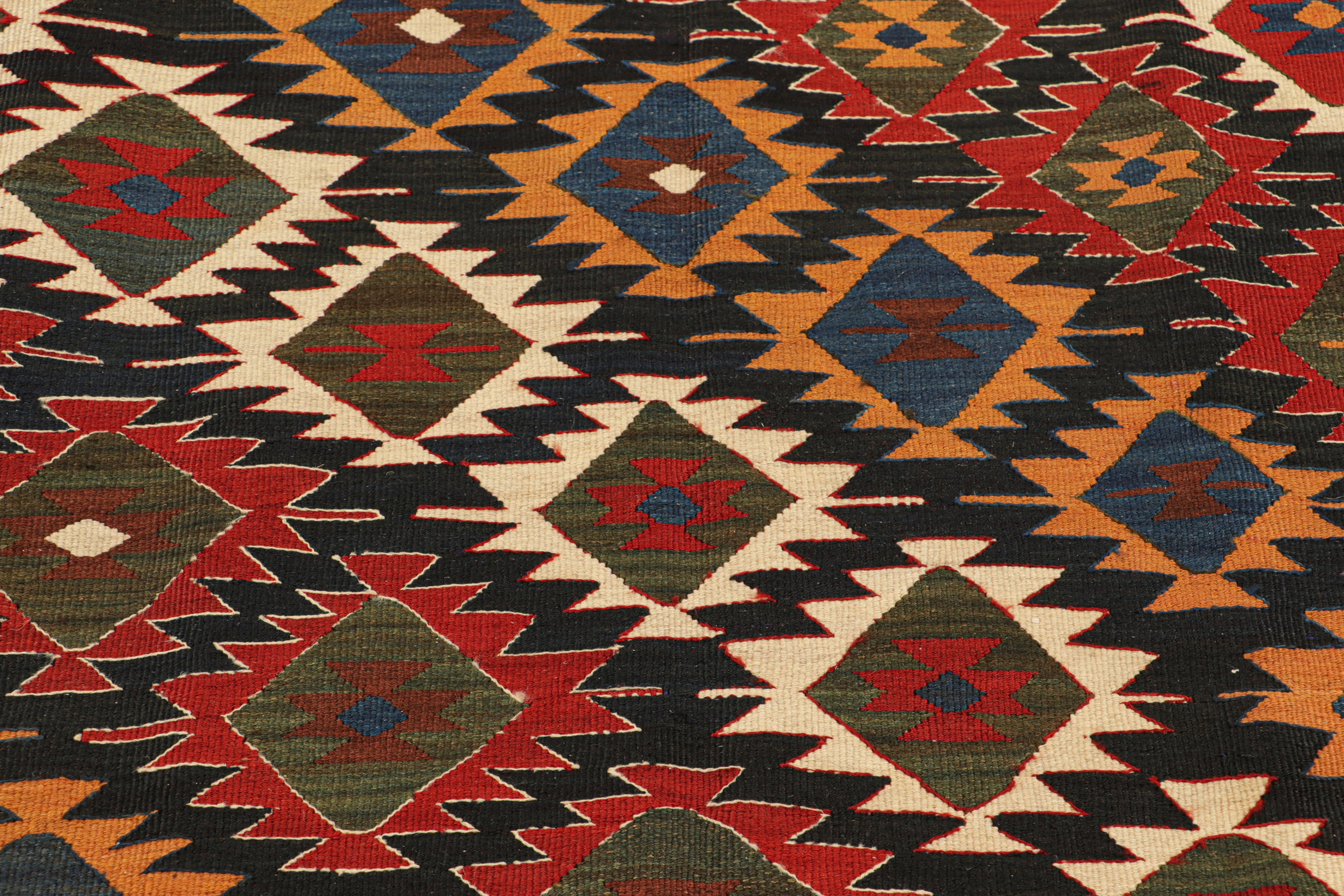 Kilim vintage con motivos geométricos tribales, de Rug & Kilim Tribal en venta