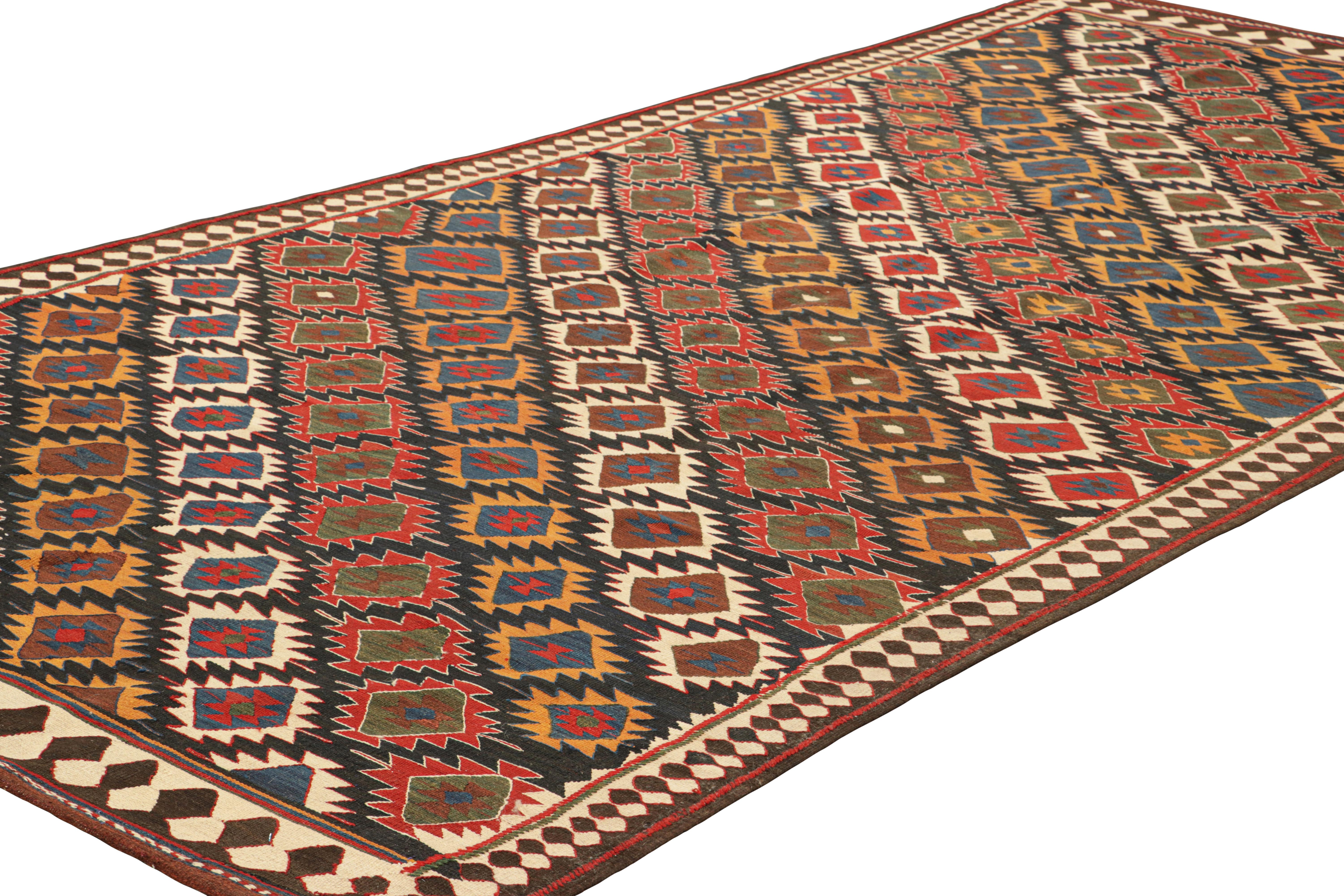 Kilim vintage con motivos geométricos tribales, de Rug & Kilim Turco en venta