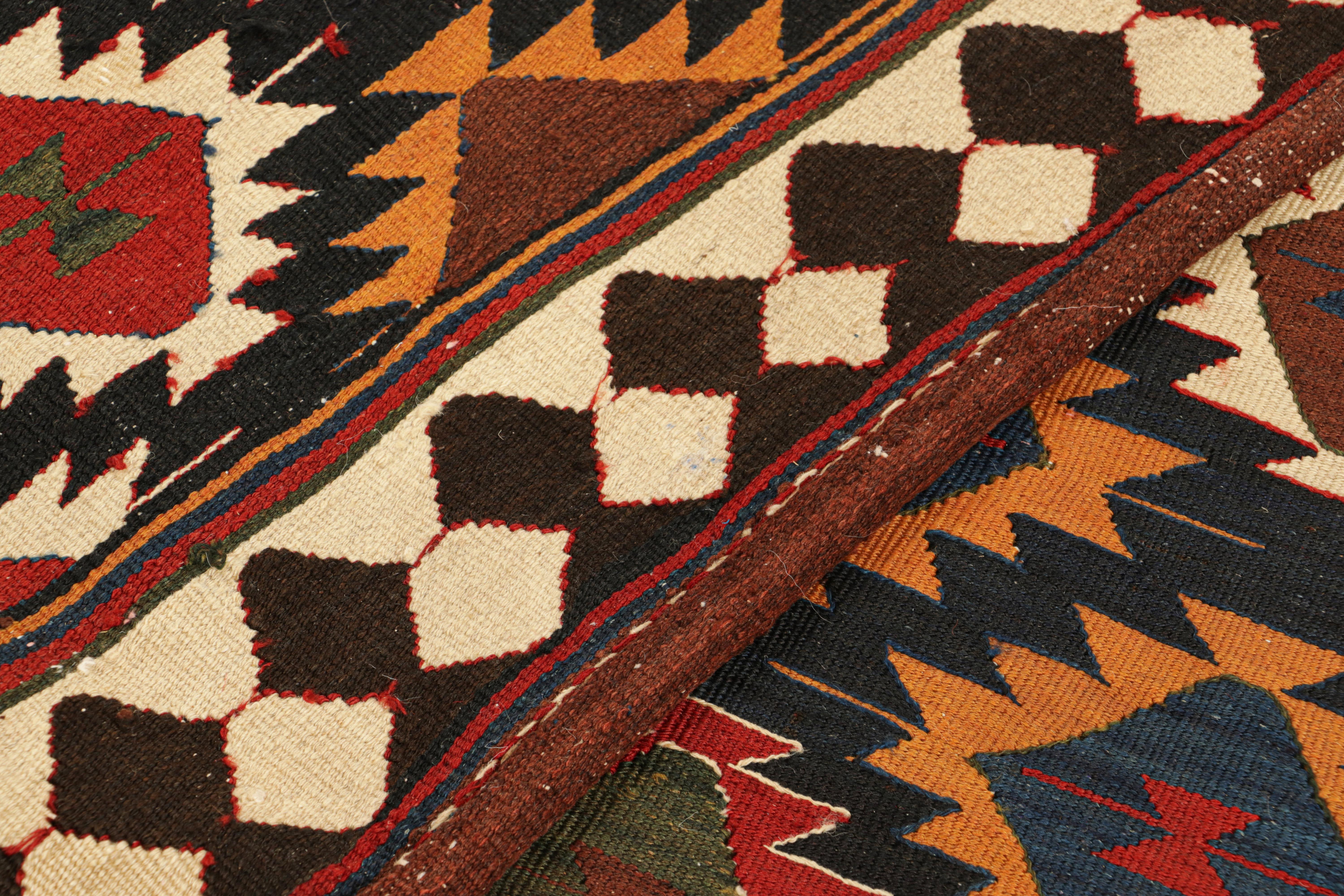 Kilim vintage con motivos geométricos tribales, de Rug & Kilim mediados del siglo XX en venta