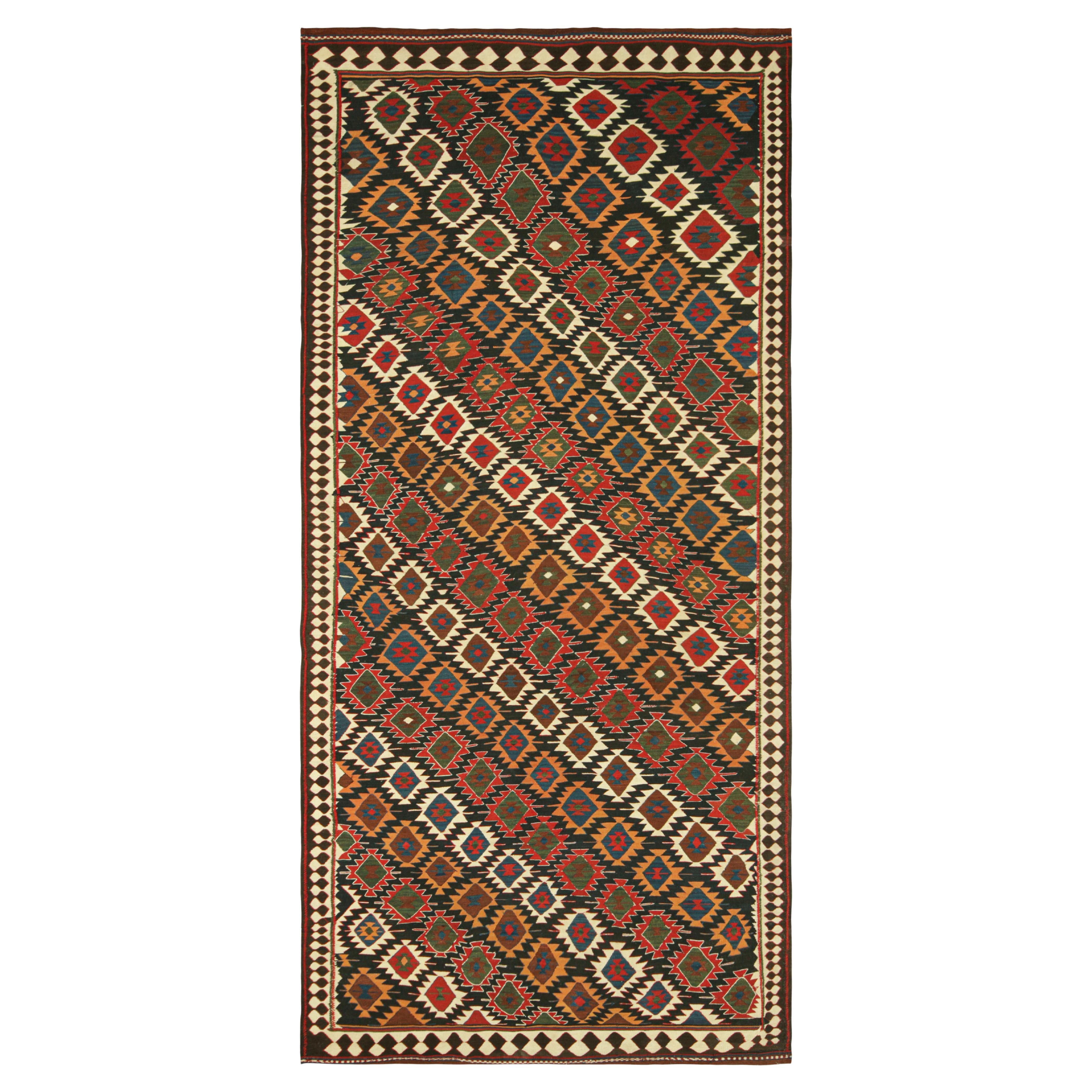 Vintage-Kilim mit geometrischen Stammesmustern, von Rug & Kilim