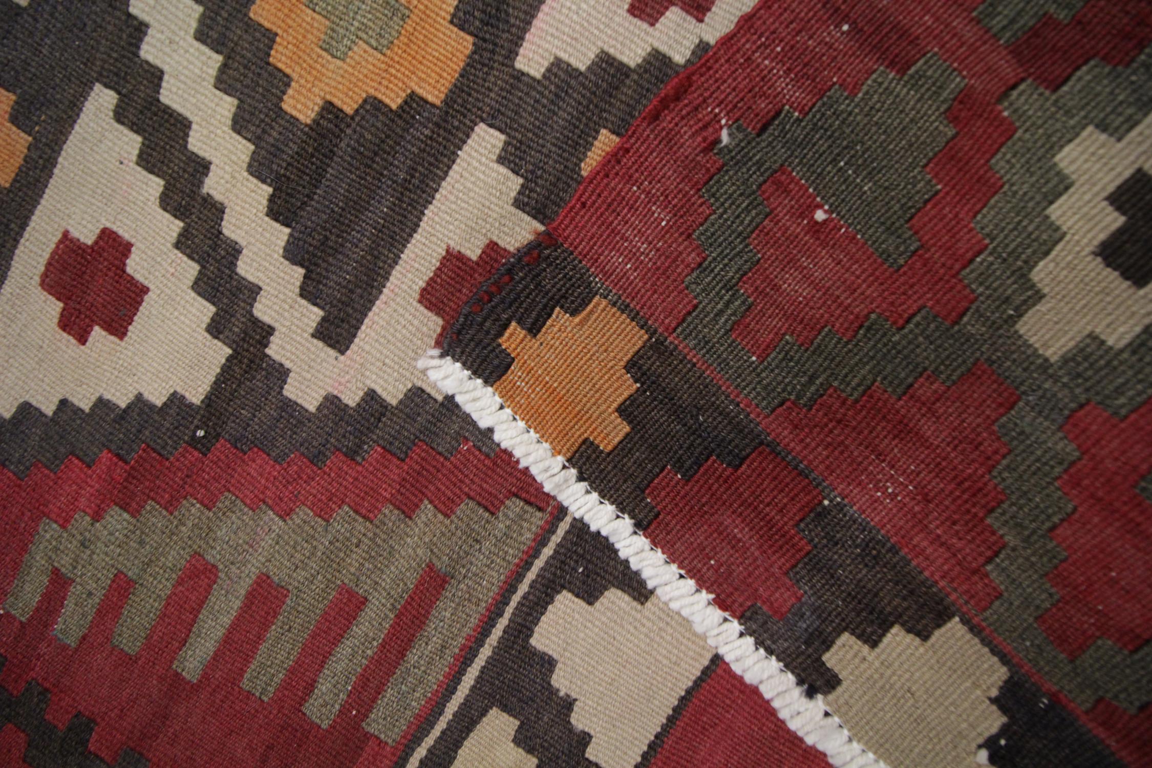 Vintage Kilims Stair Runner Geometric Kilim Rug Oriental Wool Kelim Runner In Excellent Condition For Sale In Hampshire, GB