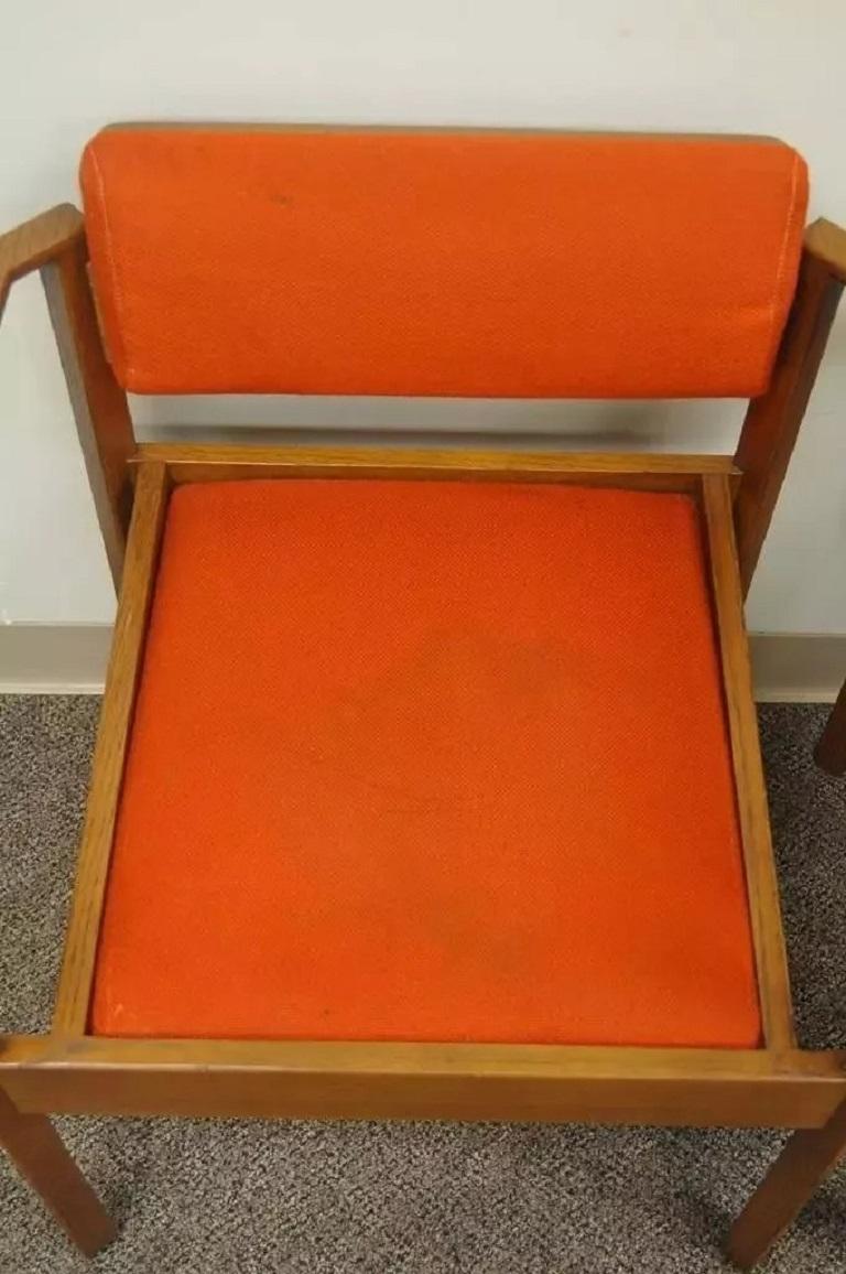 Vintage Kimball Mid Century Modern Oak Stacking Dining Arm Chairs - Satz von 3 im Angebot 2