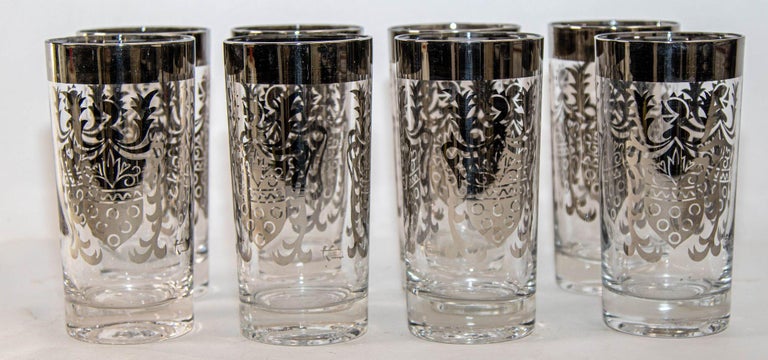 https://a.1stdibscdn.com/vintage-kimiko-signed-silver-high-ball-glasses-set-of-8-with-carrying-caddy-60s-for-sale-picture-20/f_9068/f_348968321687448081025/19_Vintage_Mid_Century_Modern_barware_drinking_glasses_in_cart_with_silver_overlay_design_master.jpeg?width=768
