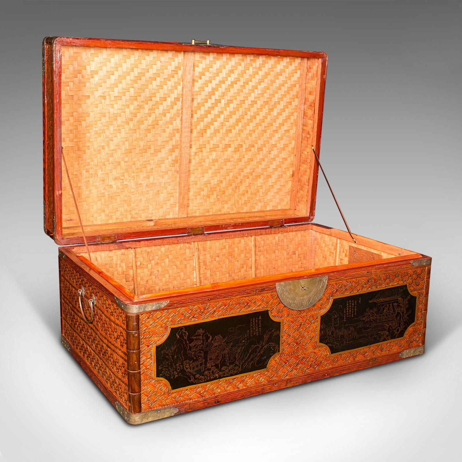 
This is a vintage kimono chest. A Japanese, woven reed campaign linen trunk, dating to the late Art Deco period, circa 1950.

Fascinating example, with fine traditional detail
Displays a desirable aged patina and in good original order
Tightly