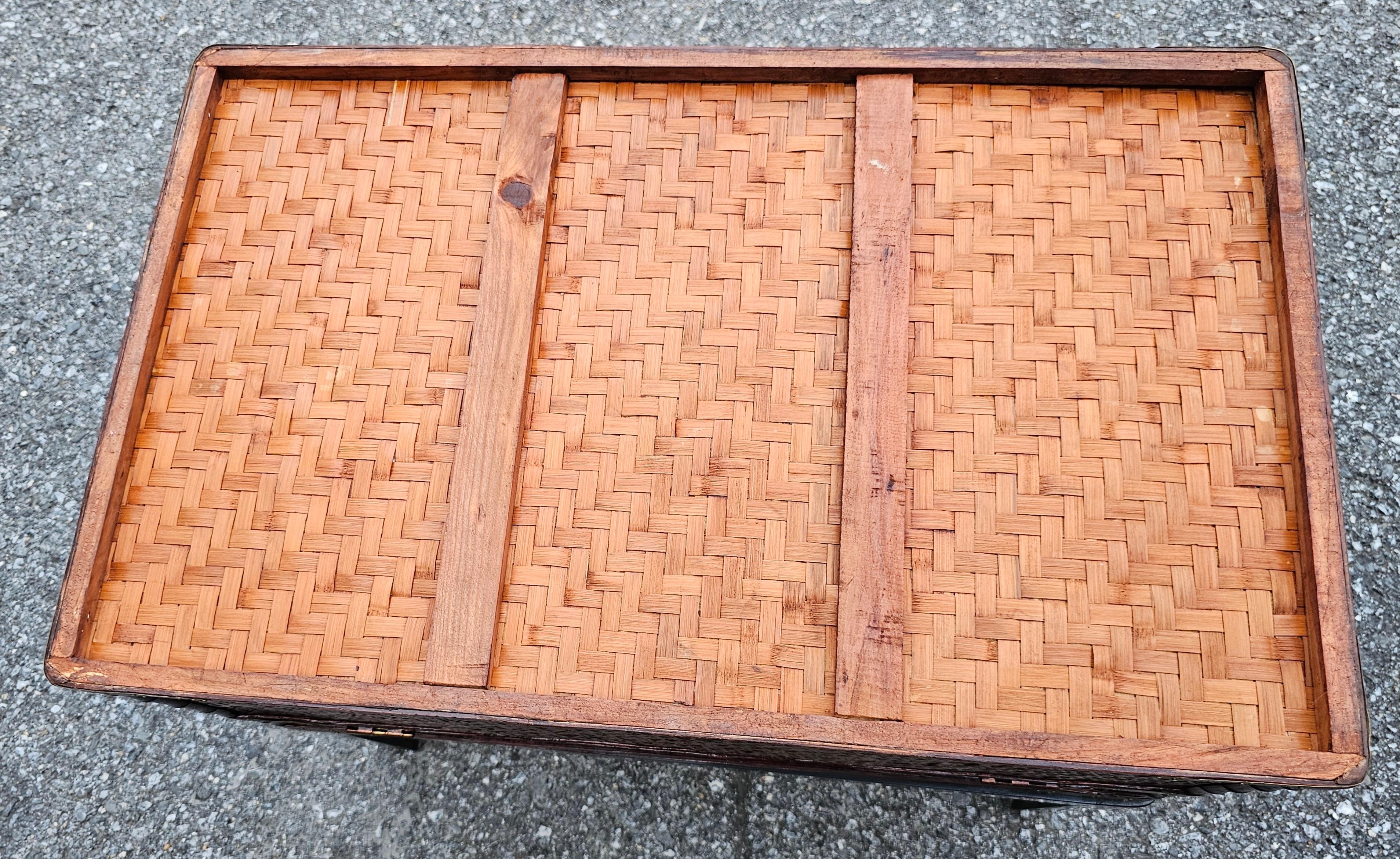 Cassapanca per kimono d'epoca, giapponese, in canna intrecciata, baule in lino di Campaigner su supporto in vendita 3