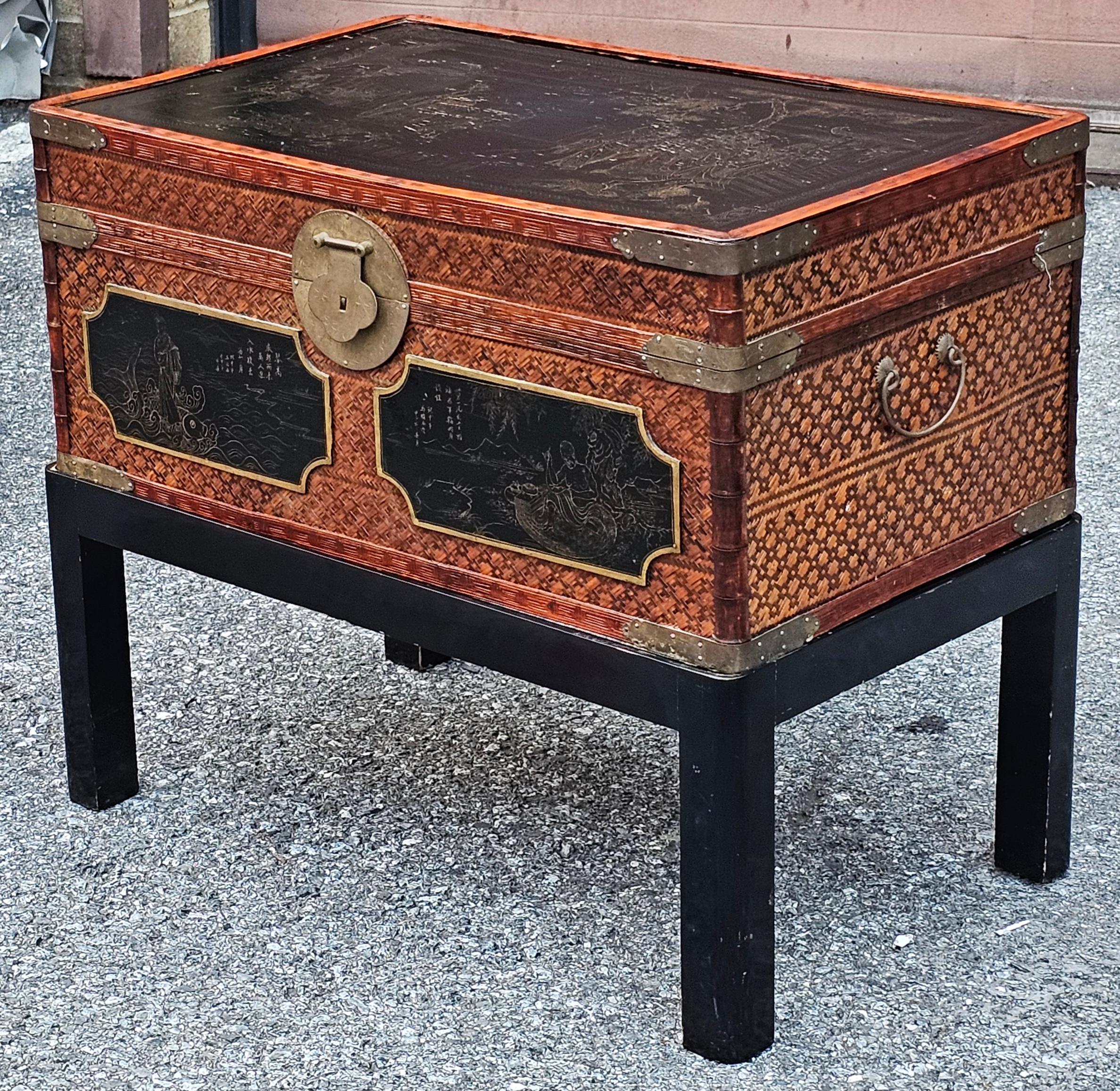 XX secolo Cassapanca per kimono d'epoca, giapponese, in canna intrecciata, baule in lino di Campaigner su supporto in vendita