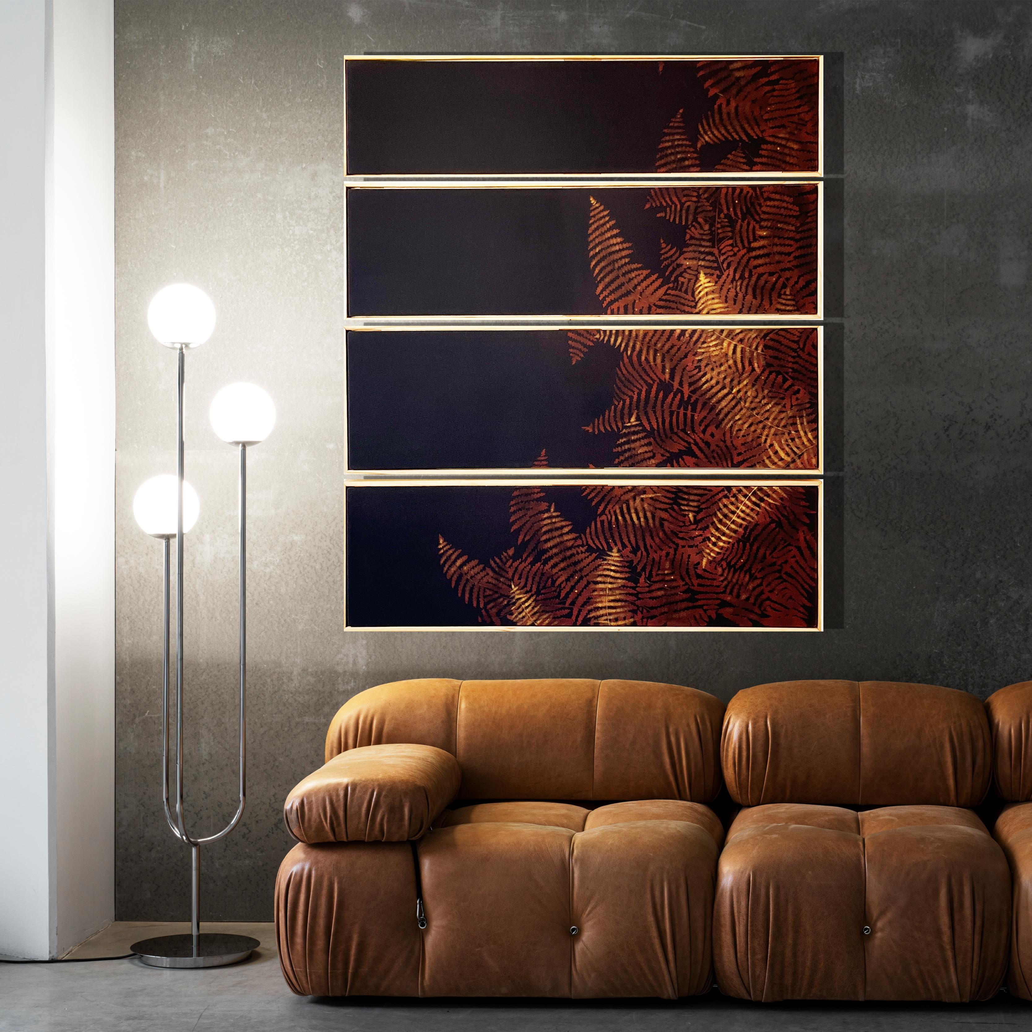Esta obra utiliza un tomesode antiguo (especie de kimono festivo) con diseño de helecho para evocar sentimientos de tranquilidad, armonía y aprecio por la belleza del entorno. Puede utilizarse tanto vertical como horizontalmente.

Está elegantemente