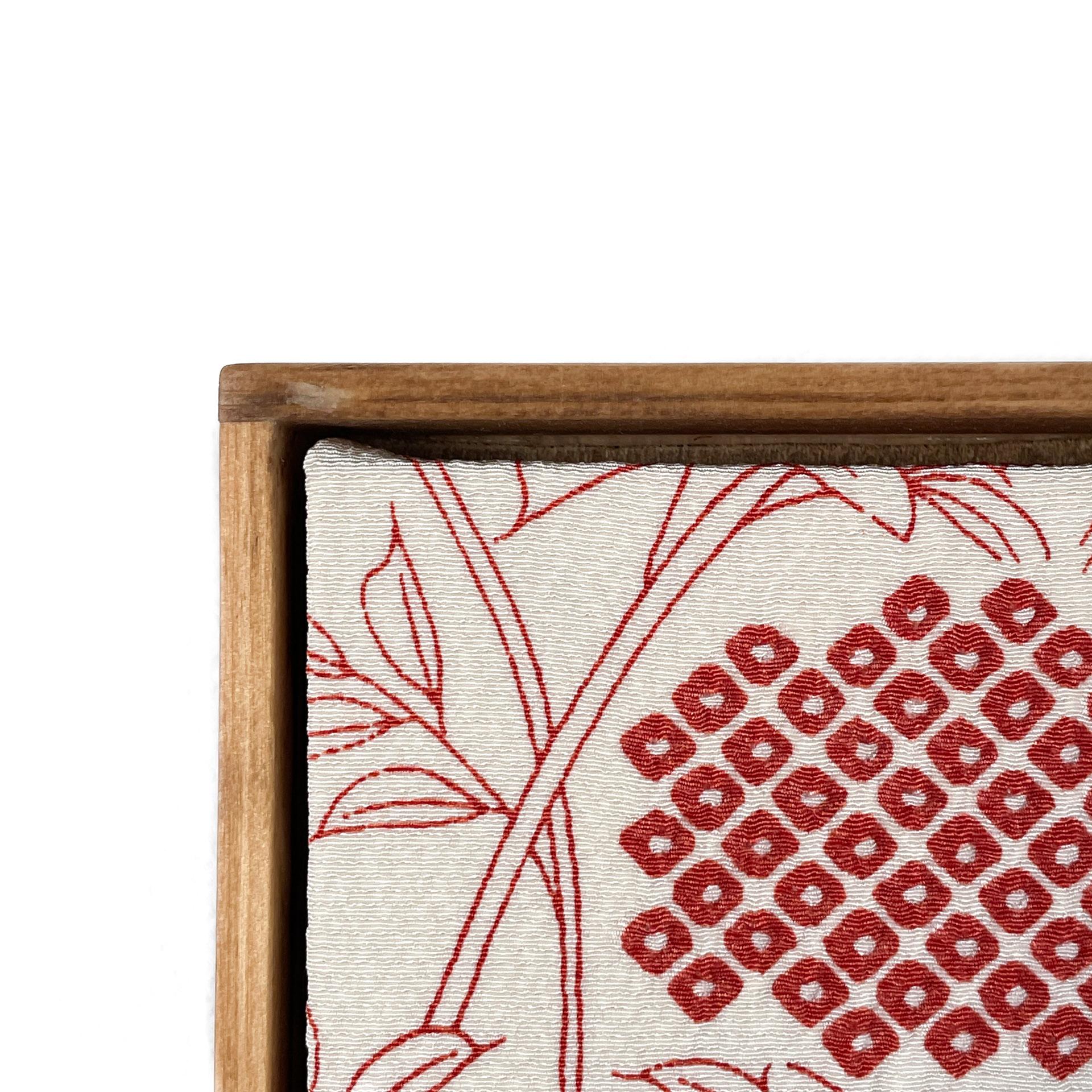 Art textile kimono vintage « Géométrie ~Chrysanthemums » par ikasu, blanc, rouge Japon en vente 10