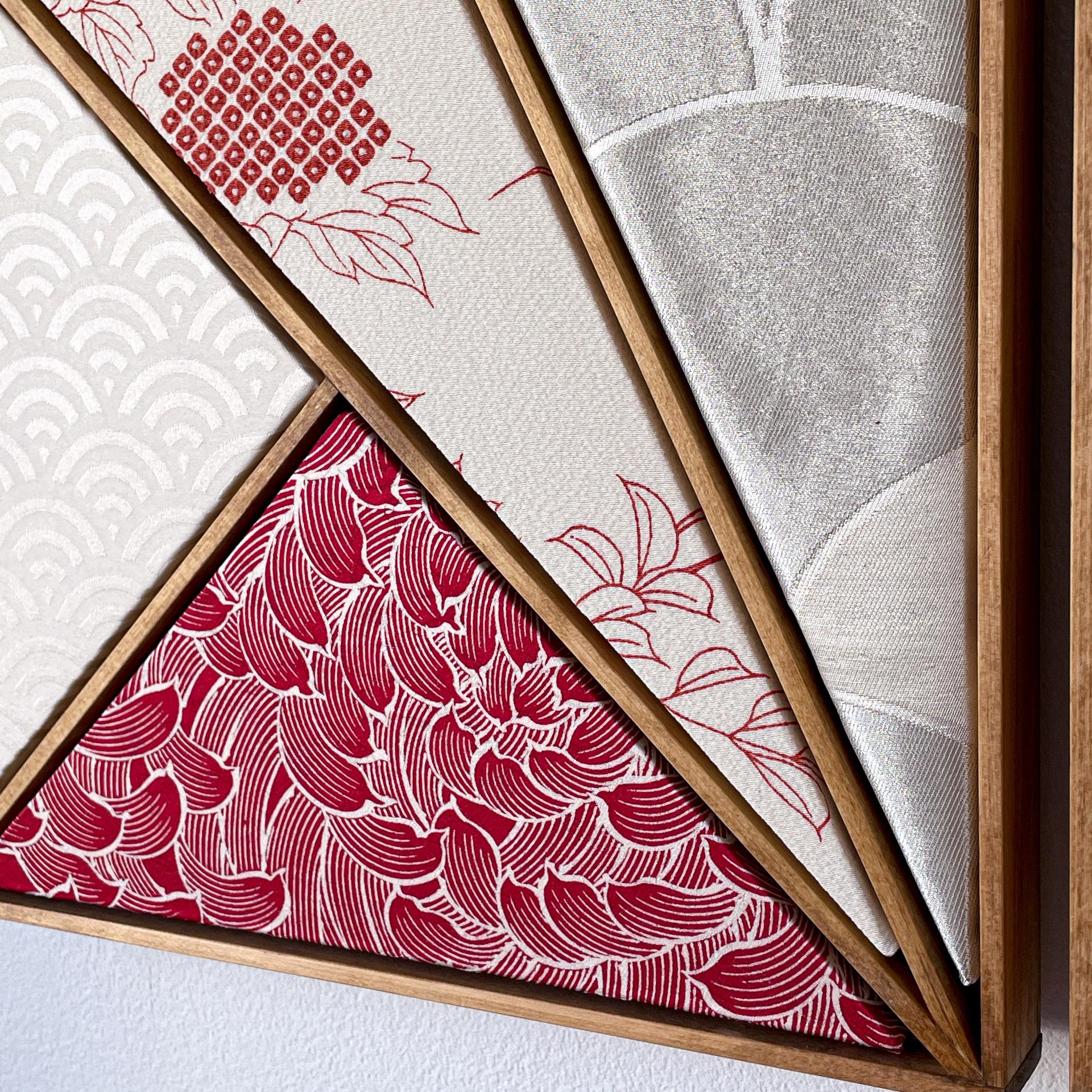 Soie Art textile kimono vintage « Géométrie ~Chrysanthemums » par ikasu, blanc, rouge Japon en vente