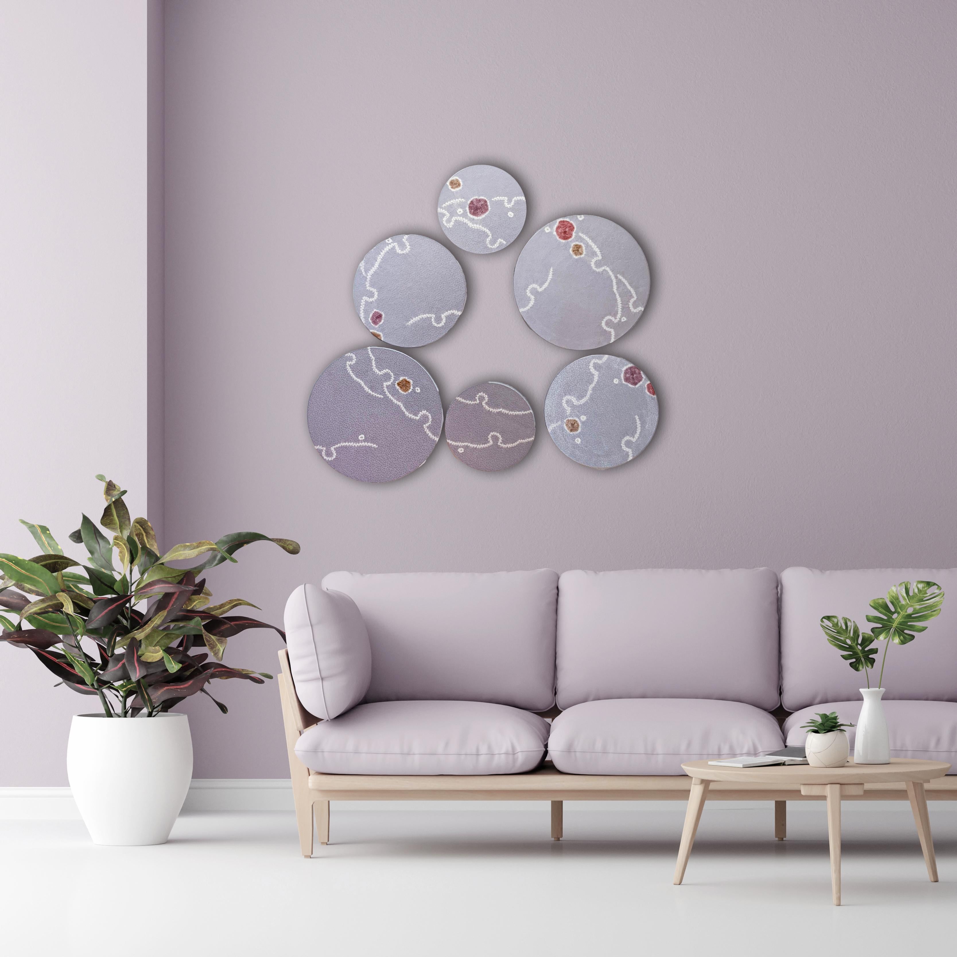 Six canvases (Diameter approx. 30cm, 25cm, 20cm) use the fabric taken from antique kimono, its' various parts, to create one harmonious fluid image of a snowflake - a symbol of new beginnings in Japan.



<< Period / Story >>

The kimono used for