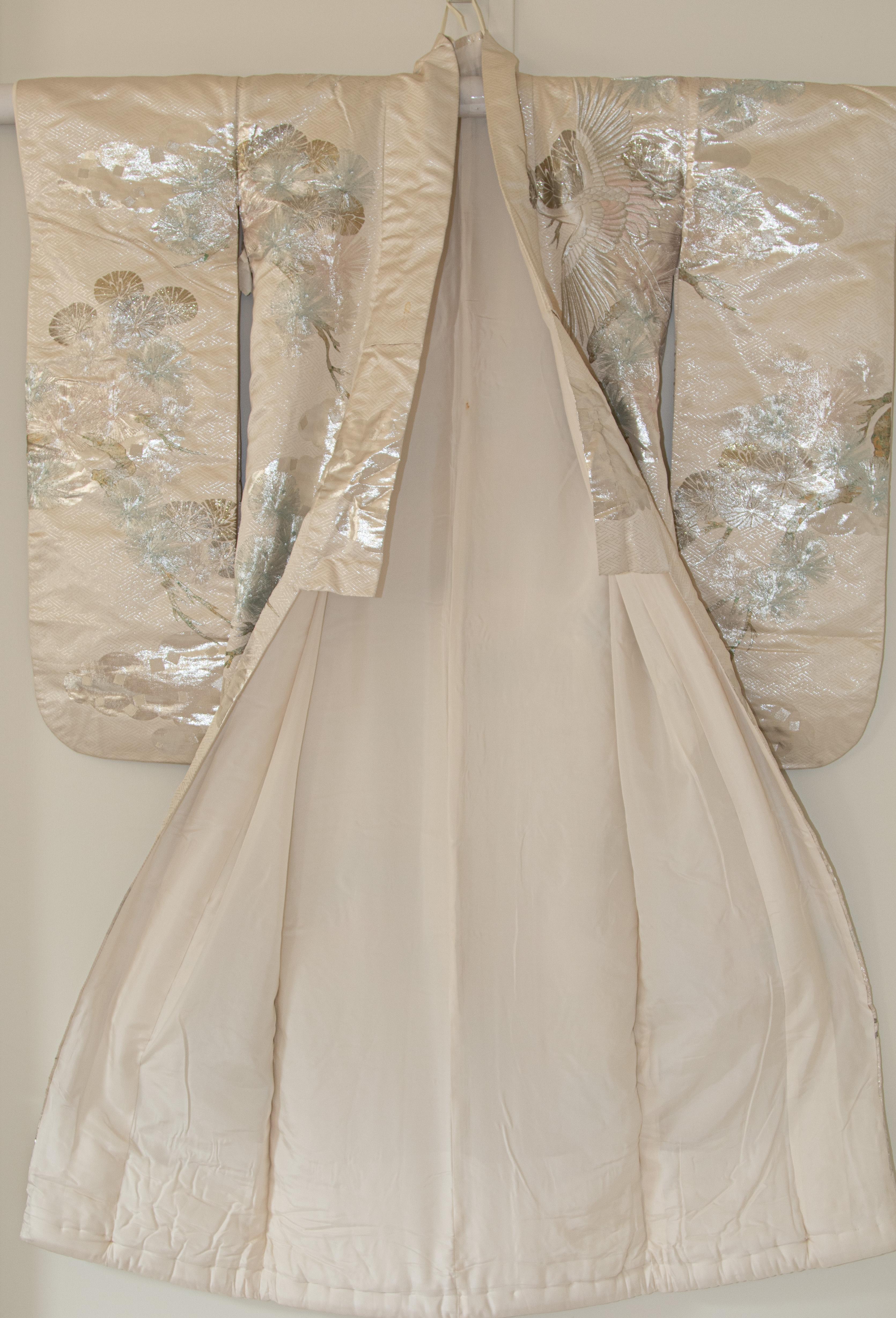 Vintage Kimono White Silk Brocade Japanese Wedding Dress For Sale 11