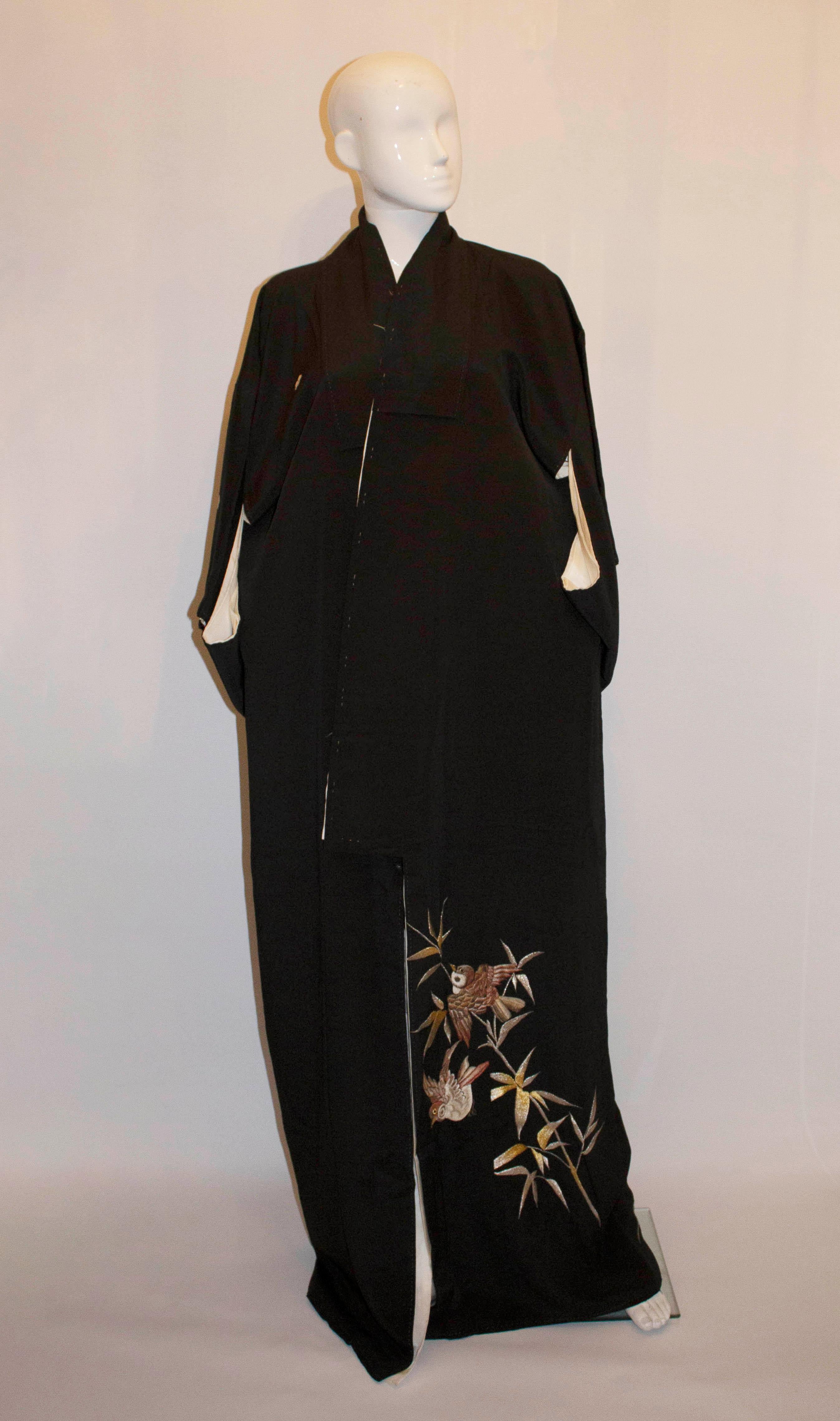 Vintage Kimono with Embroidered Sparrow Detail In Good Condition For Sale In London, GB