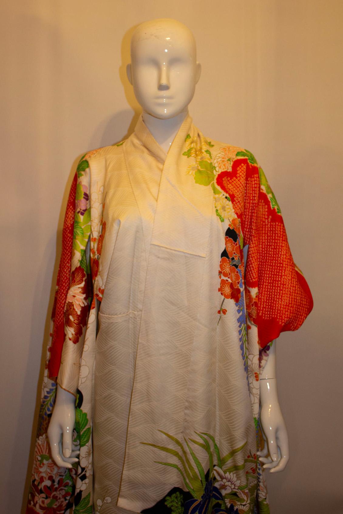 Vintage Kimono with Floral Basket Design For Sale 1
