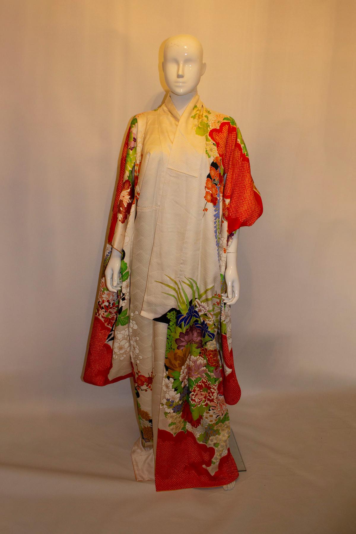 Vintage Kimono with Floral Basket Design For Sale 2