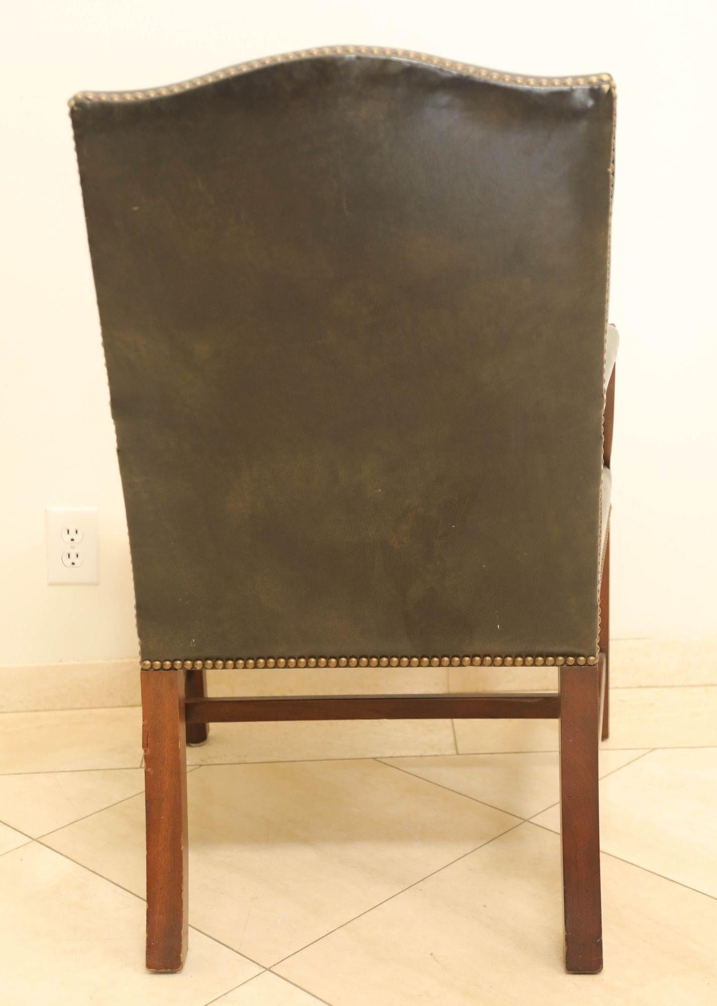 Fauteuil vintage Kindel en cuir noir usé et vieilli en vente 5