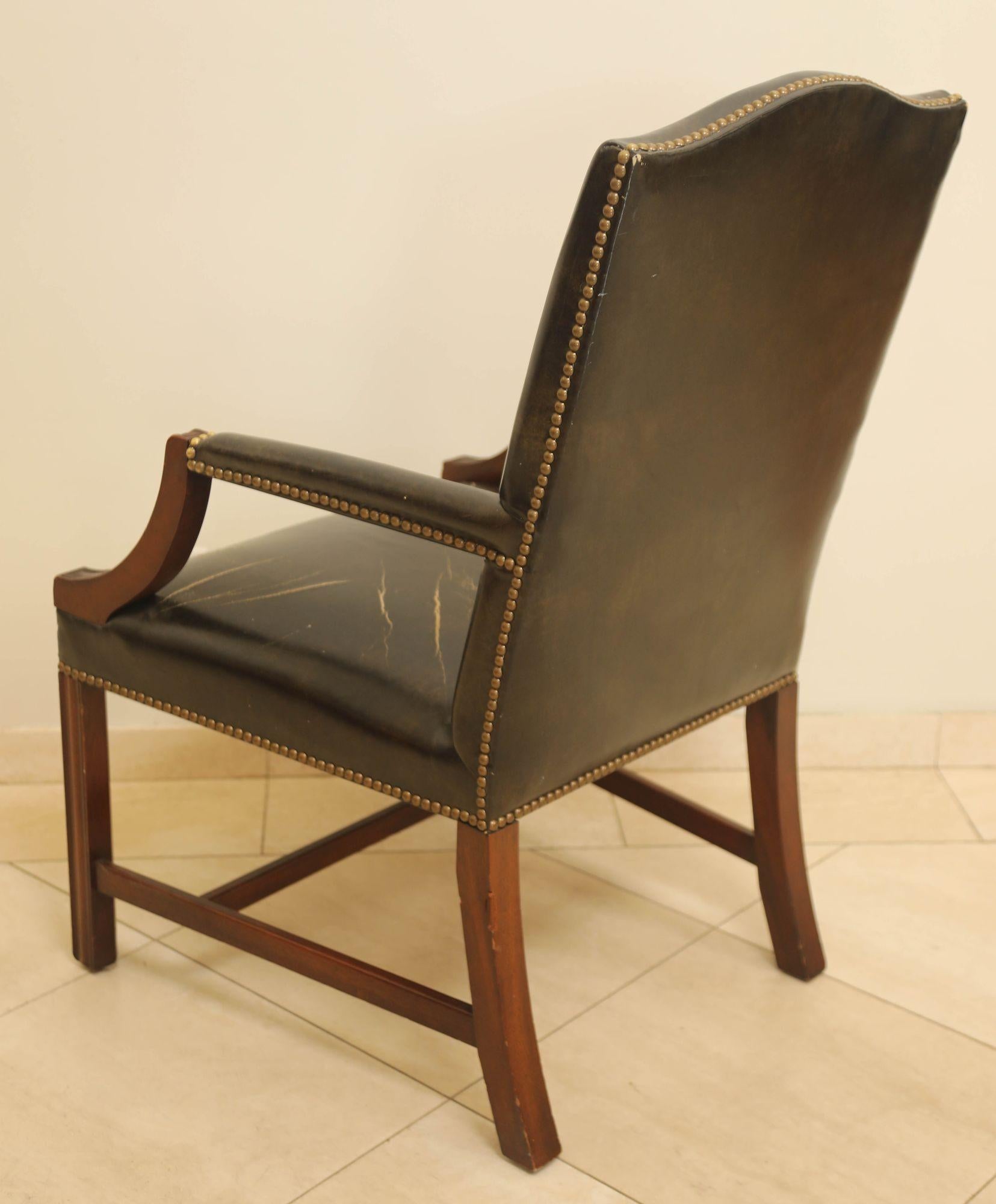 Fauteuil vintage Kindel en cuir noir usé et vieilli en vente 6