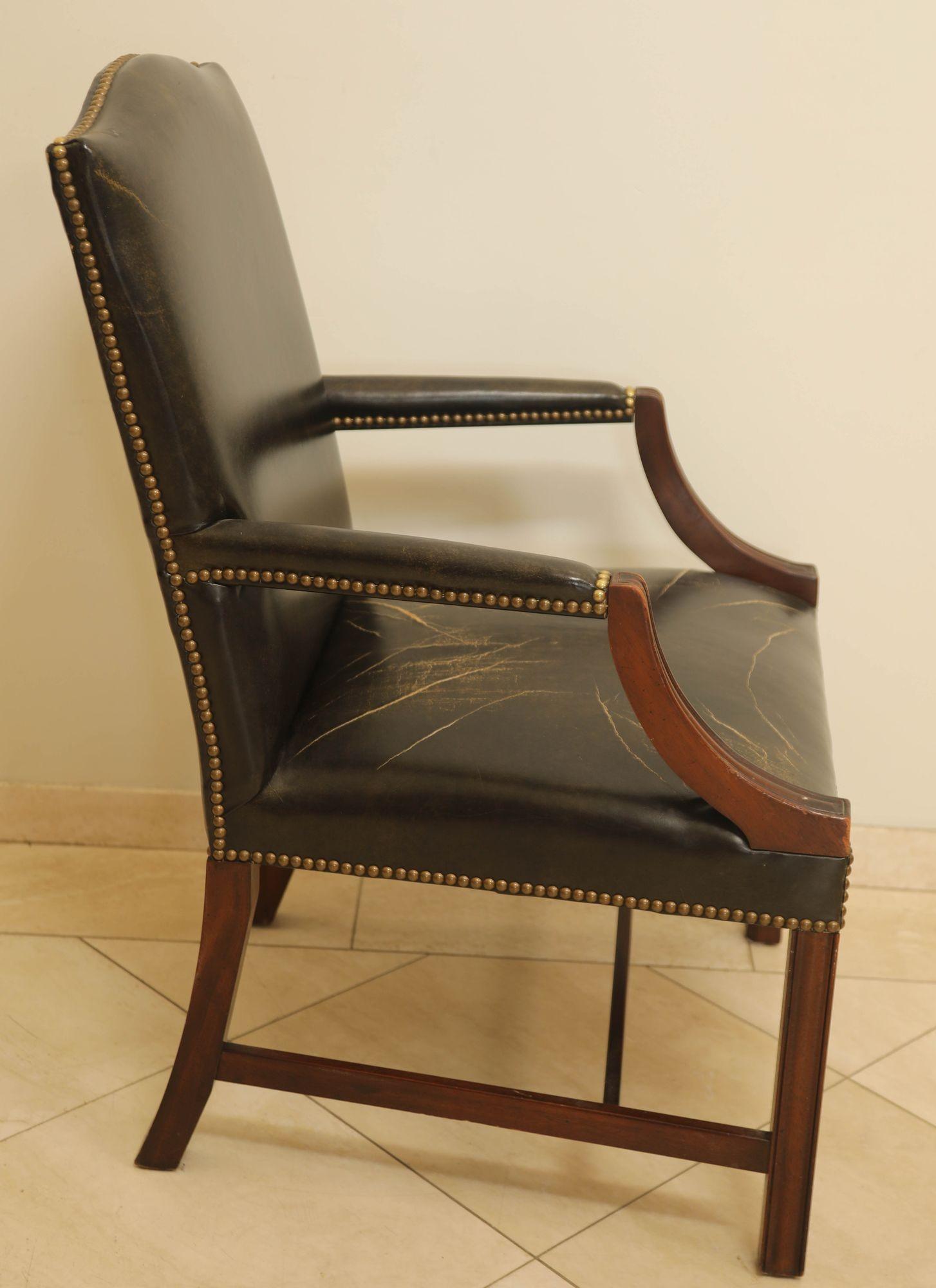 Fauteuil vintage Kindel en cuir noir usé et vieilli en vente 8