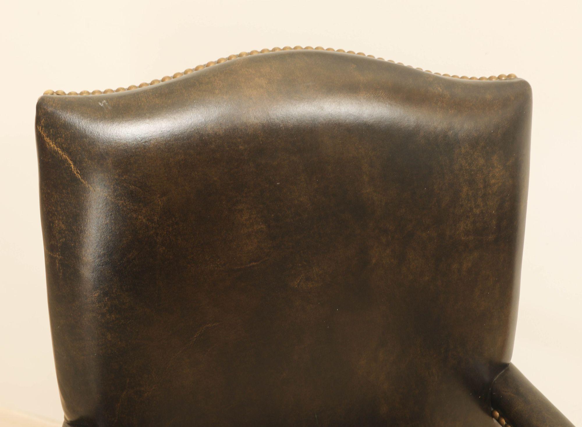 20ième siècle Fauteuil vintage Kindel en cuir noir usé et vieilli en vente