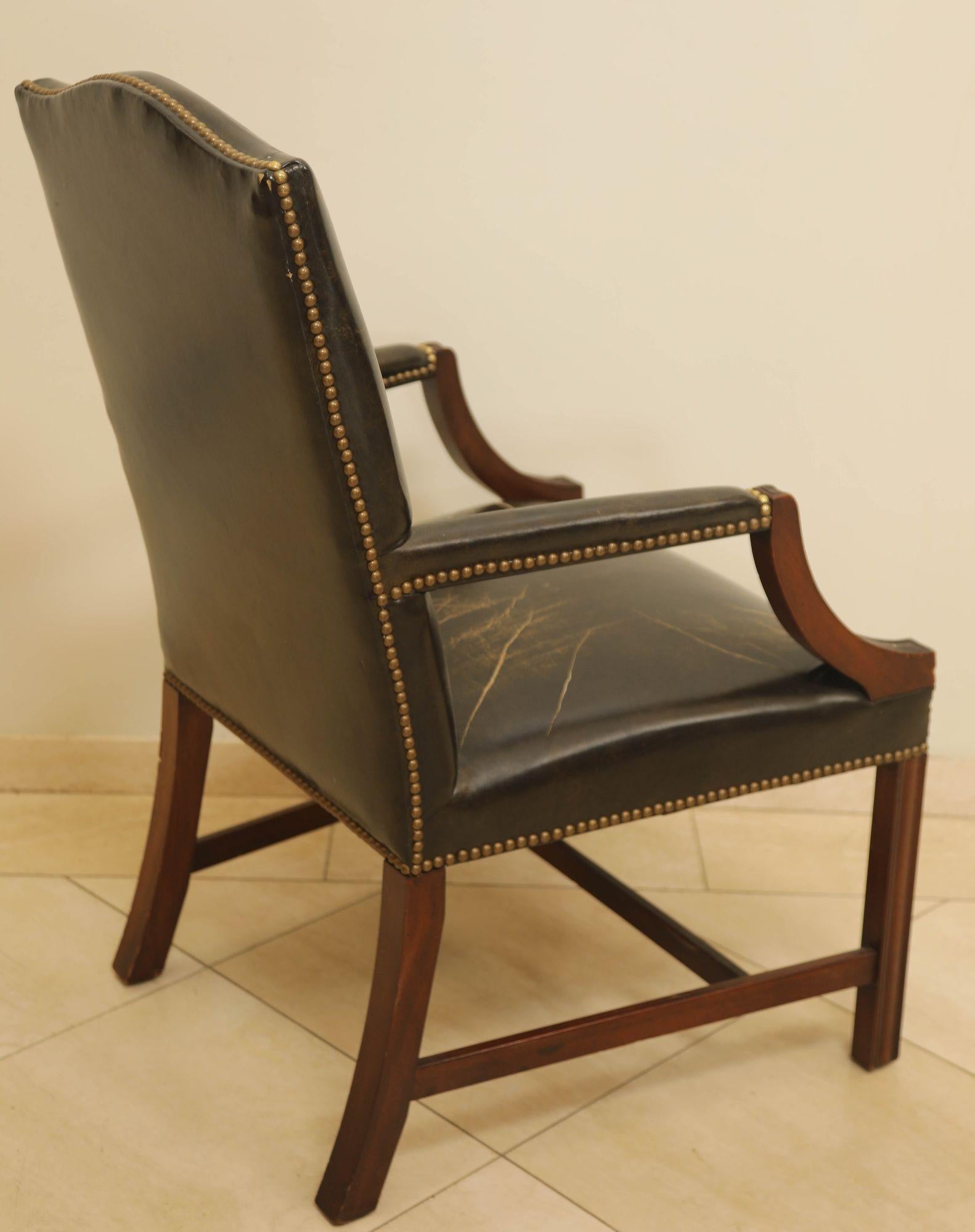 Fauteuil vintage Kindel en cuir noir usé et vieilli en vente 1
