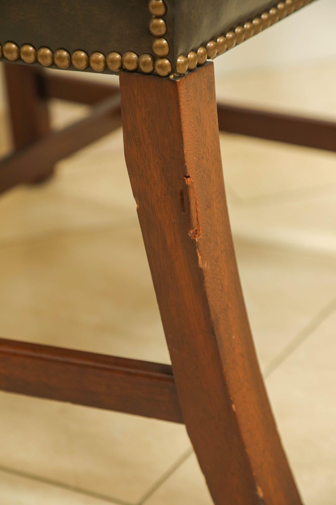 Fauteuil vintage Kindel en cuir noir usé et vieilli en vente 2