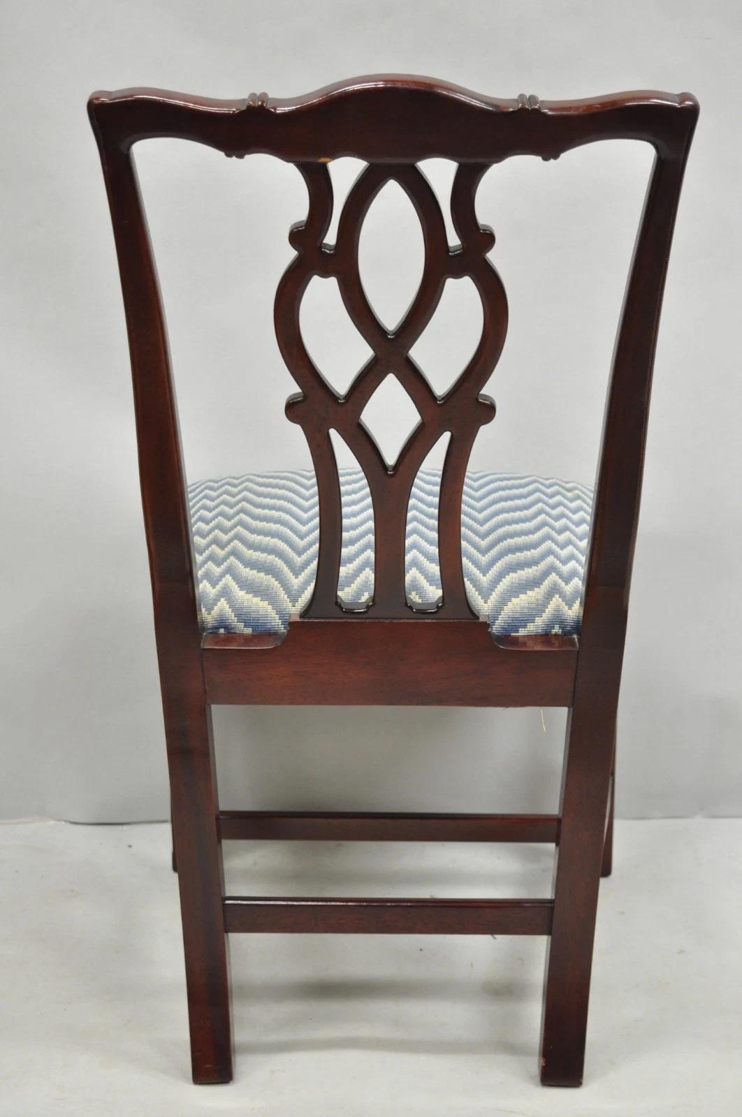 Set di 8 sedie da sala da pranzo in mogano Kindel Georgian Chippendale d'epoca in vendita 3