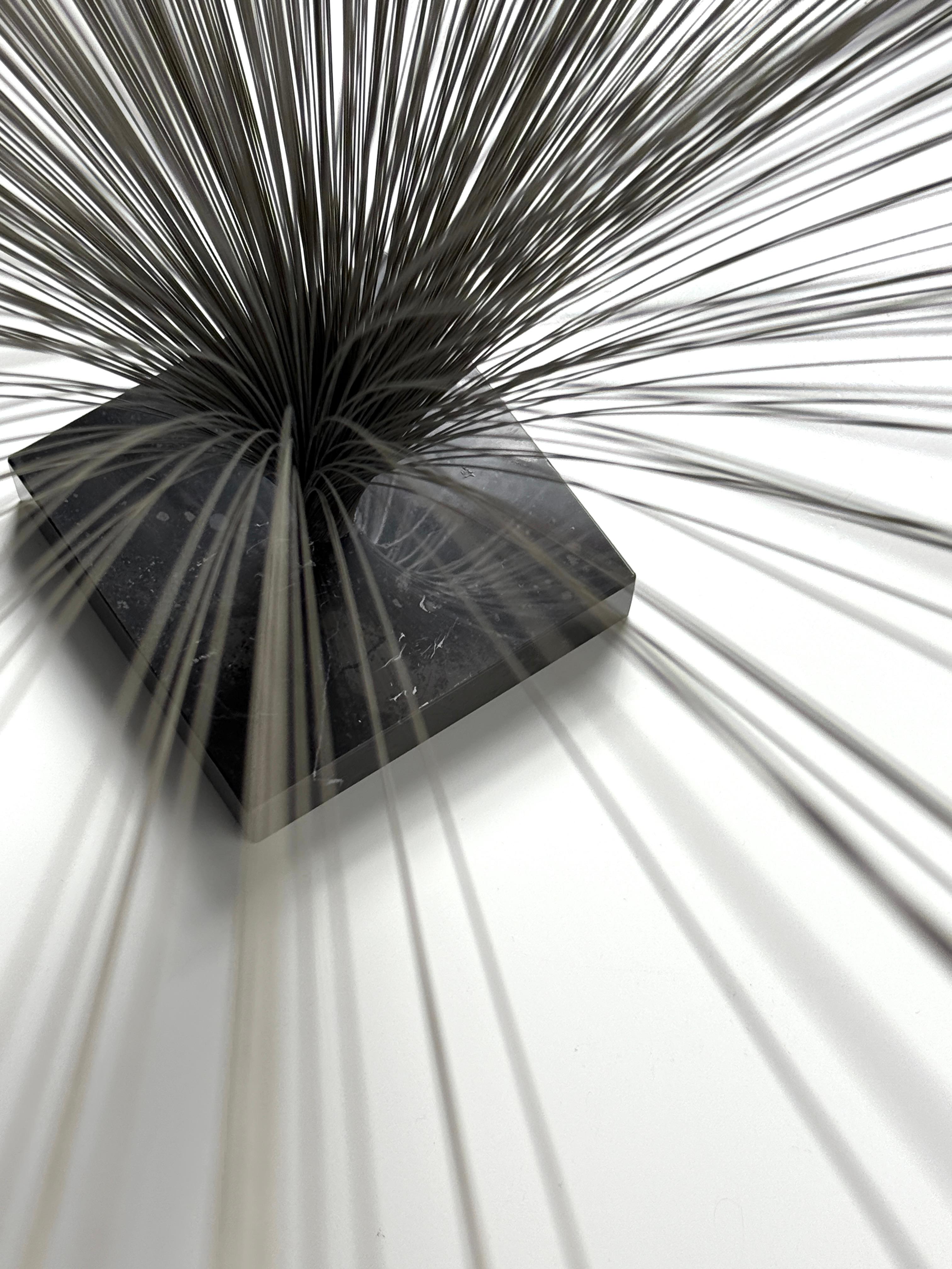 Moderne Draht-Spray-Tisch-Skulptur aus der Mitte des Jahrhunderts im Stil von Harry Bertoia, 1970er Jahre (Stahl) im Angebot