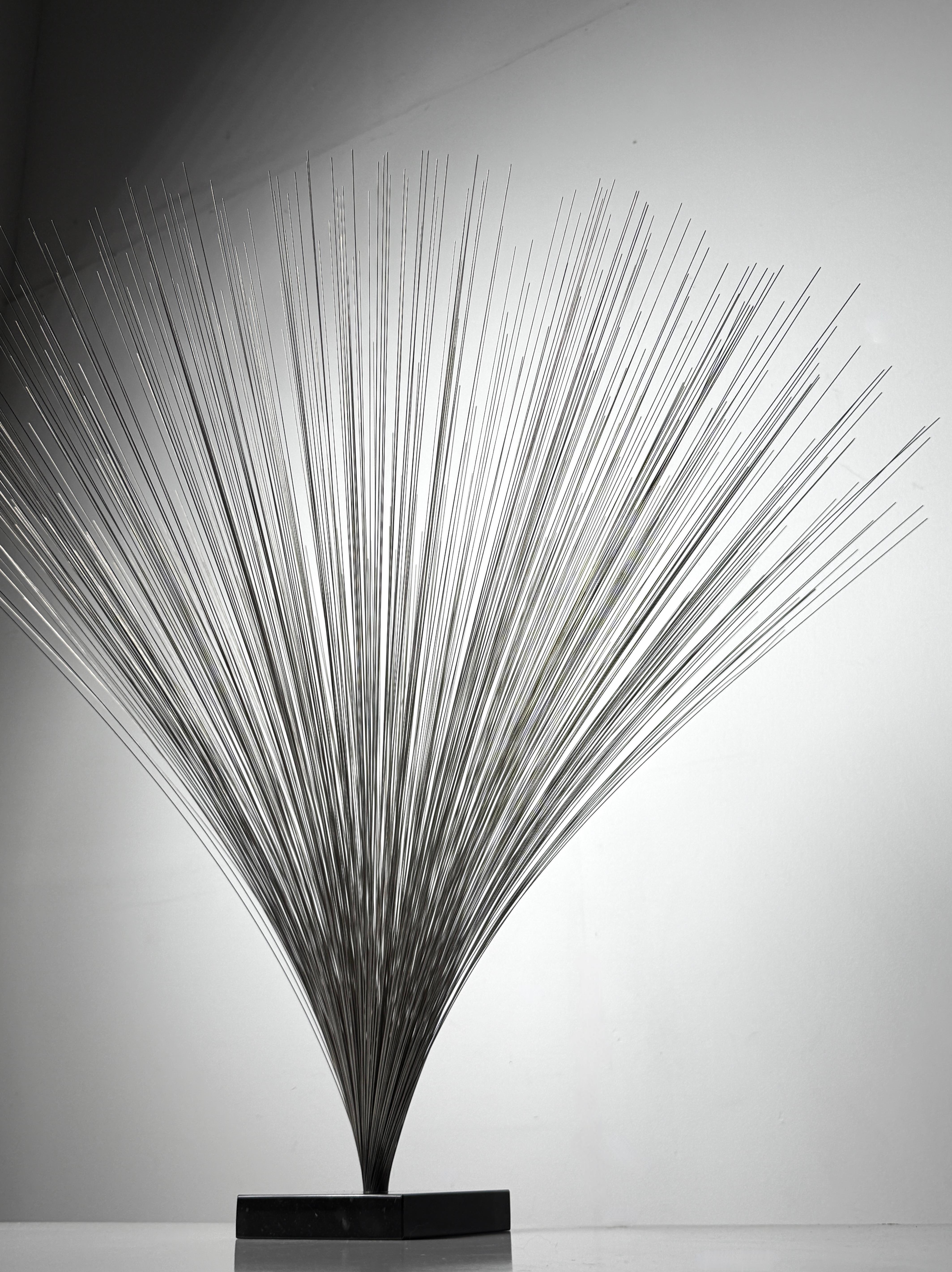 Moderne Draht-Spray-Tisch-Skulptur aus der Mitte des Jahrhunderts im Stil von Harry Bertoia, 1970er Jahre im Angebot 2
