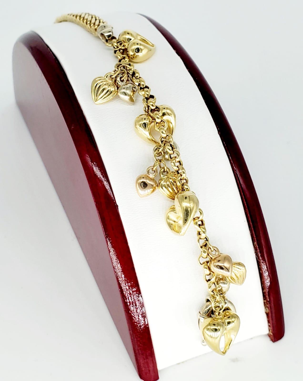 Vintage Kingdom of Hearts Charm-Armband aus 18 Karat Gold im Angebot 1