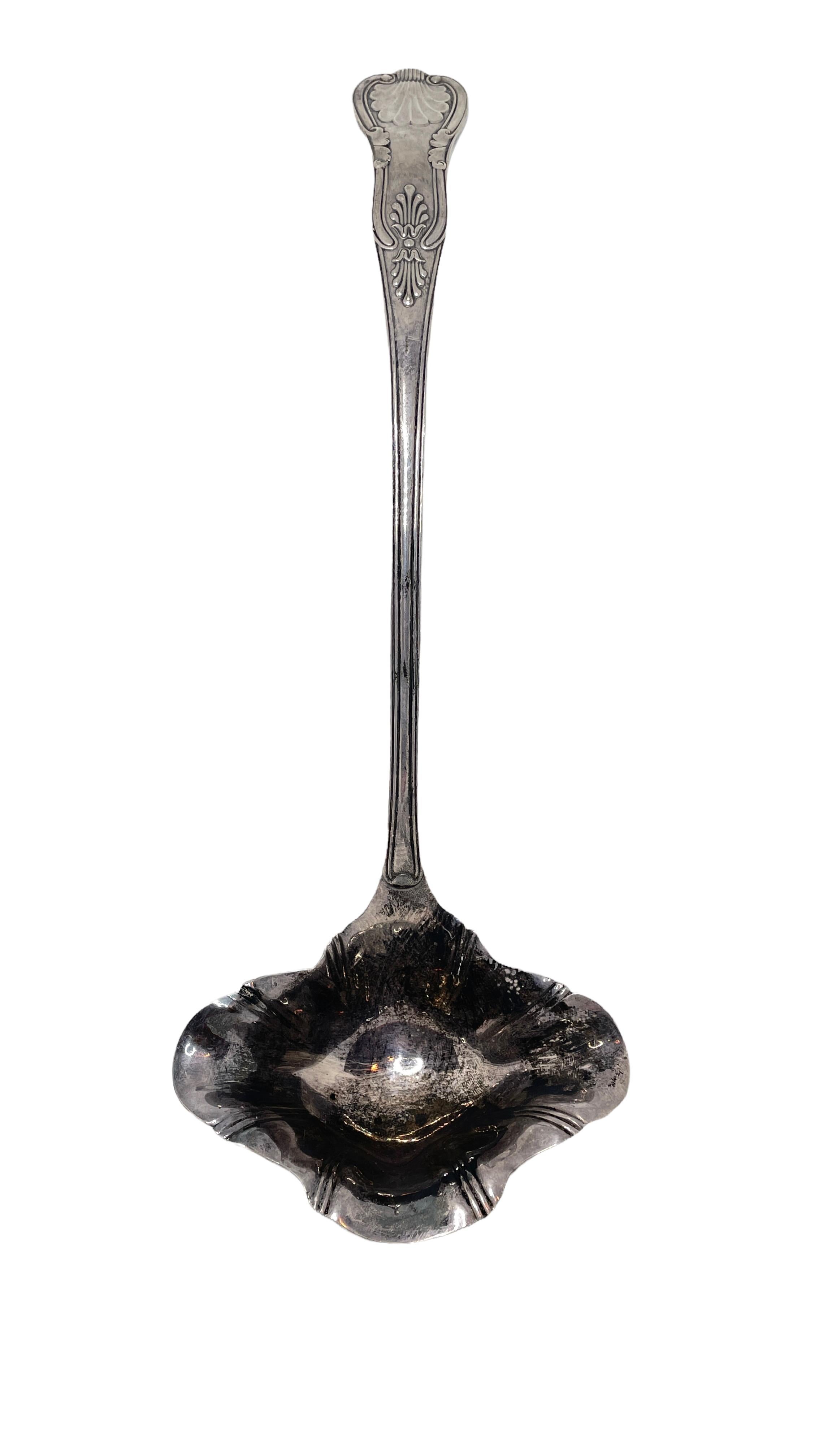 A beautiful silver plated Soup Ladle in Kings Pattern, vintage England. Nice addition to every table. Some patina, but this is old-age.
Kings was originally created in the 1830’s by John and Henry Lias of London. They were famous for their opulent