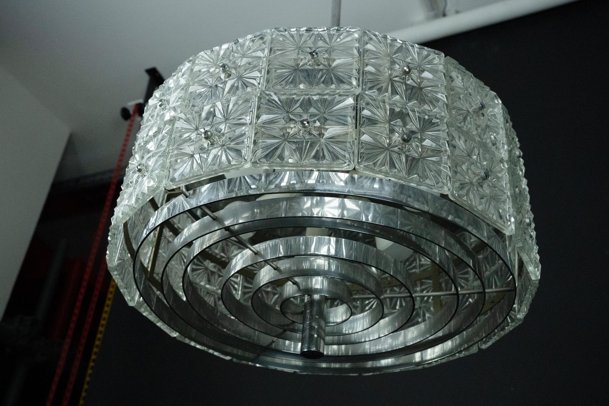 Lampadario d'epoca in cristallo e cromo di Kinkeldey. Germania anni '60 in vendita 3