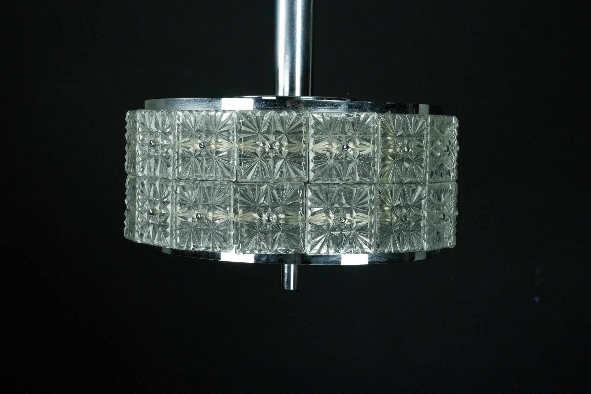 Lampadario d'epoca in cristallo e cromo di Kinkeldey. Germania anni '60 in vendita 5