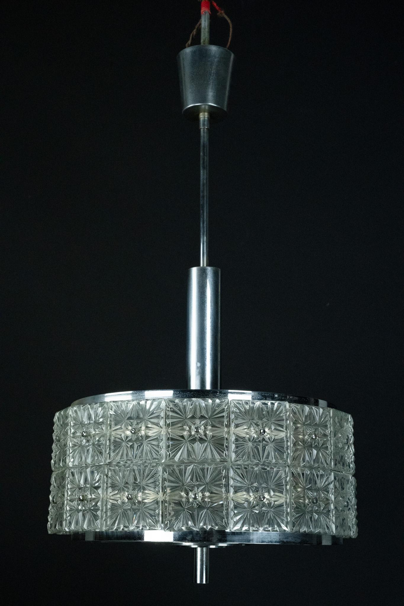 Tedesco Lampadario d'epoca in cristallo e cromo di Kinkeldey. Germania anni '60 in vendita