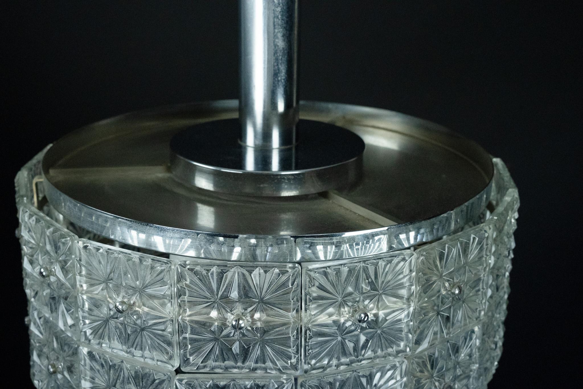 Lampadario d'epoca in cristallo e cromo di Kinkeldey. Germania anni '60 In condizioni buone in vendita a Catania, CT