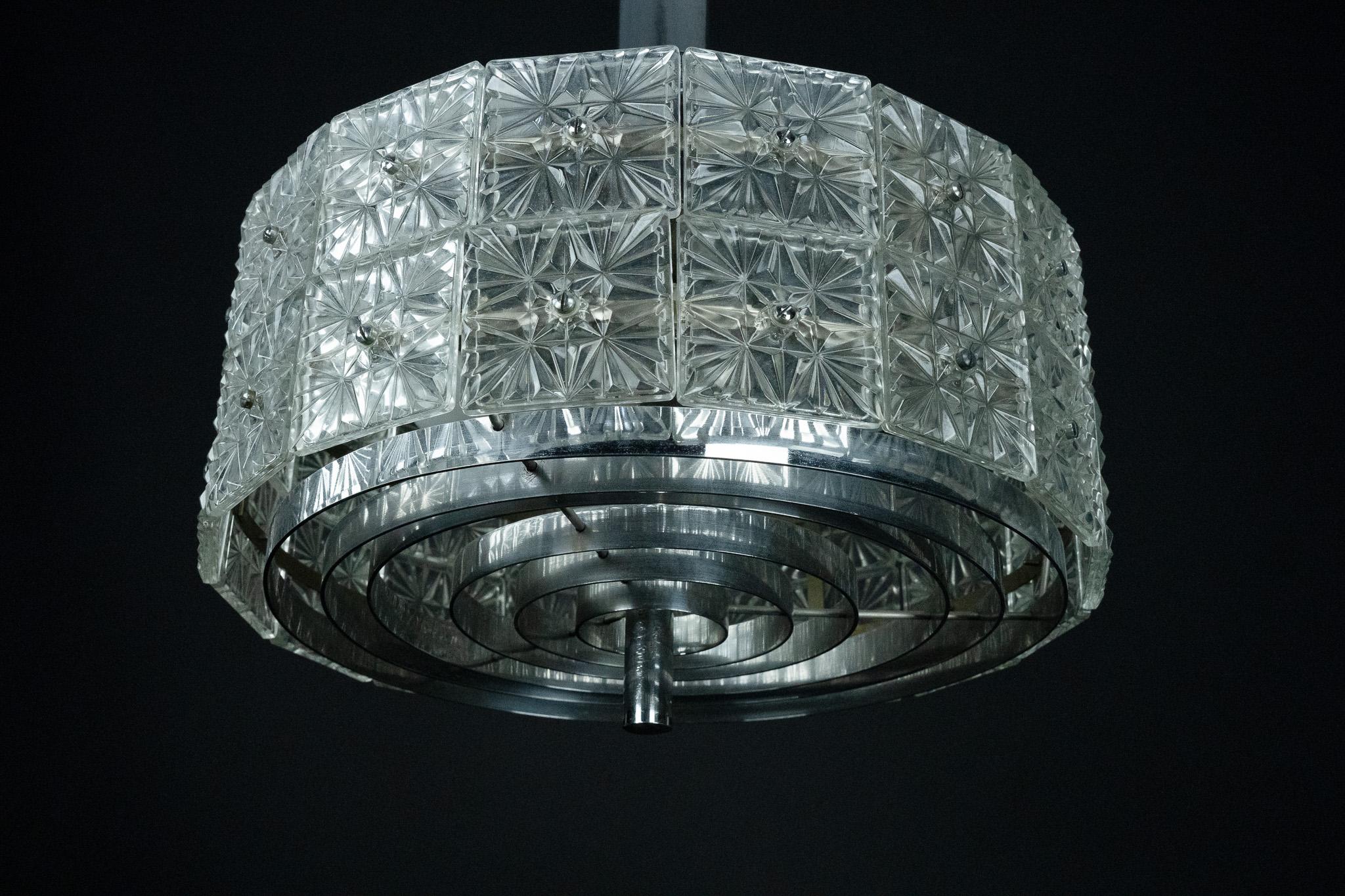 Lampadario d'epoca in cristallo e cromo di Kinkeldey. Germania anni '60 in vendita 1