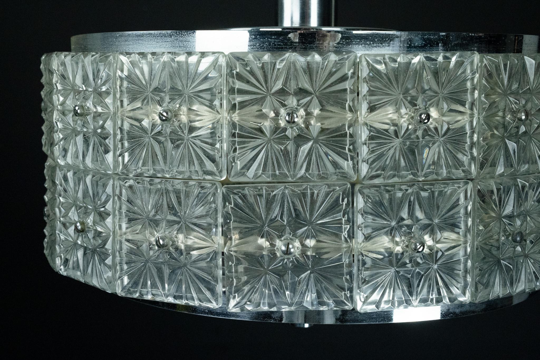 Lampadario d'epoca in cristallo e cromo di Kinkeldey. Germania anni '60 in vendita 2