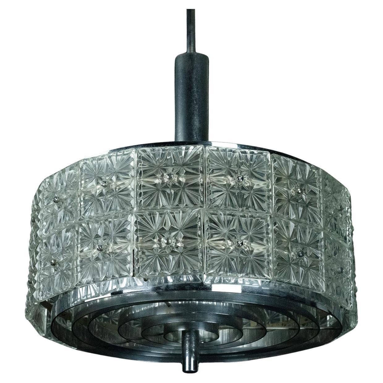 Lampadario d
epoca in cristallo e cromo di Kinkeldey. Germania anni
60