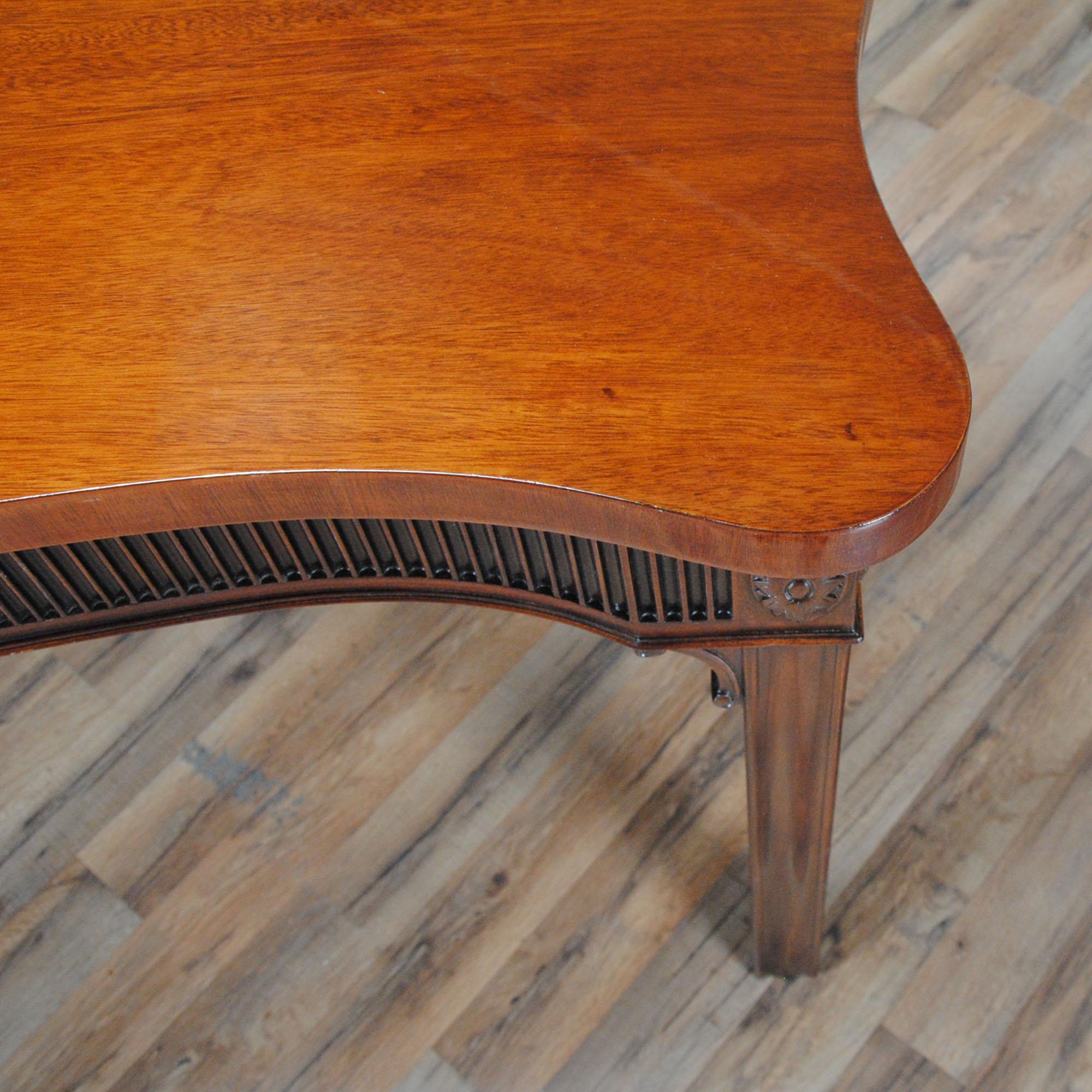 Vintage Kittinger Mahogany Console In Good Condition For Sale In Annville, PA