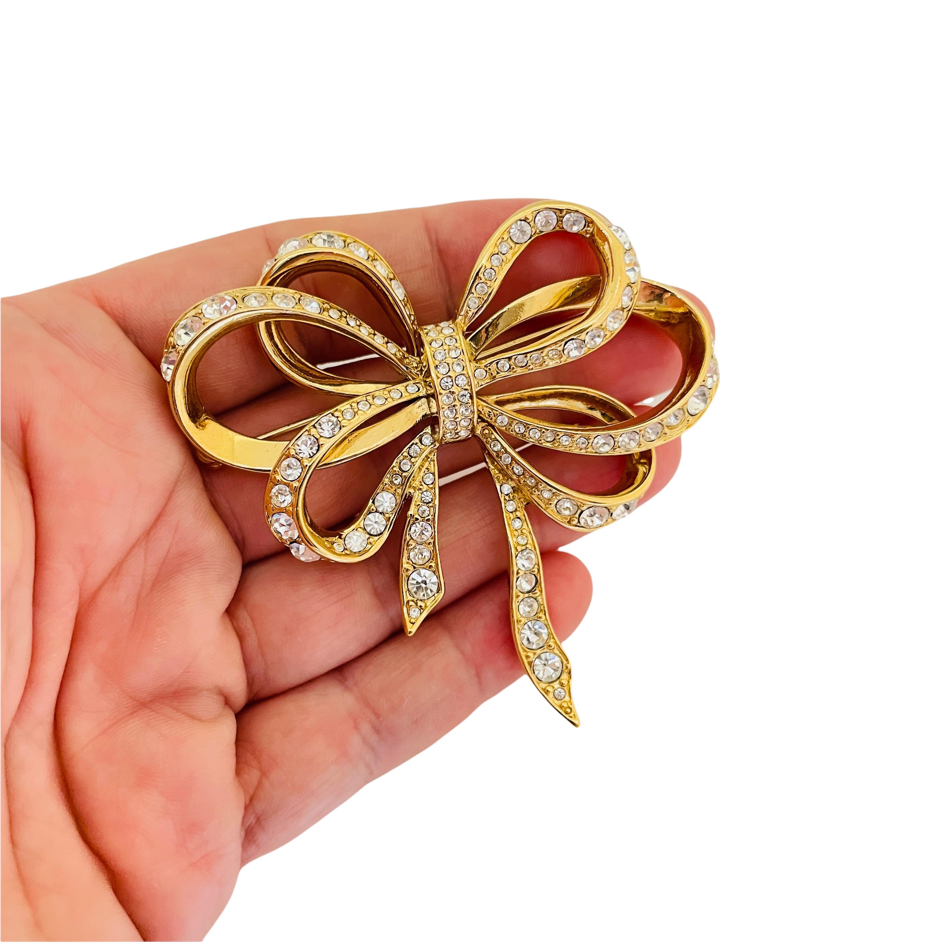 Vintage KJL for AVON signed gold tone rhinestone bow designer runway brooch For Sale 1